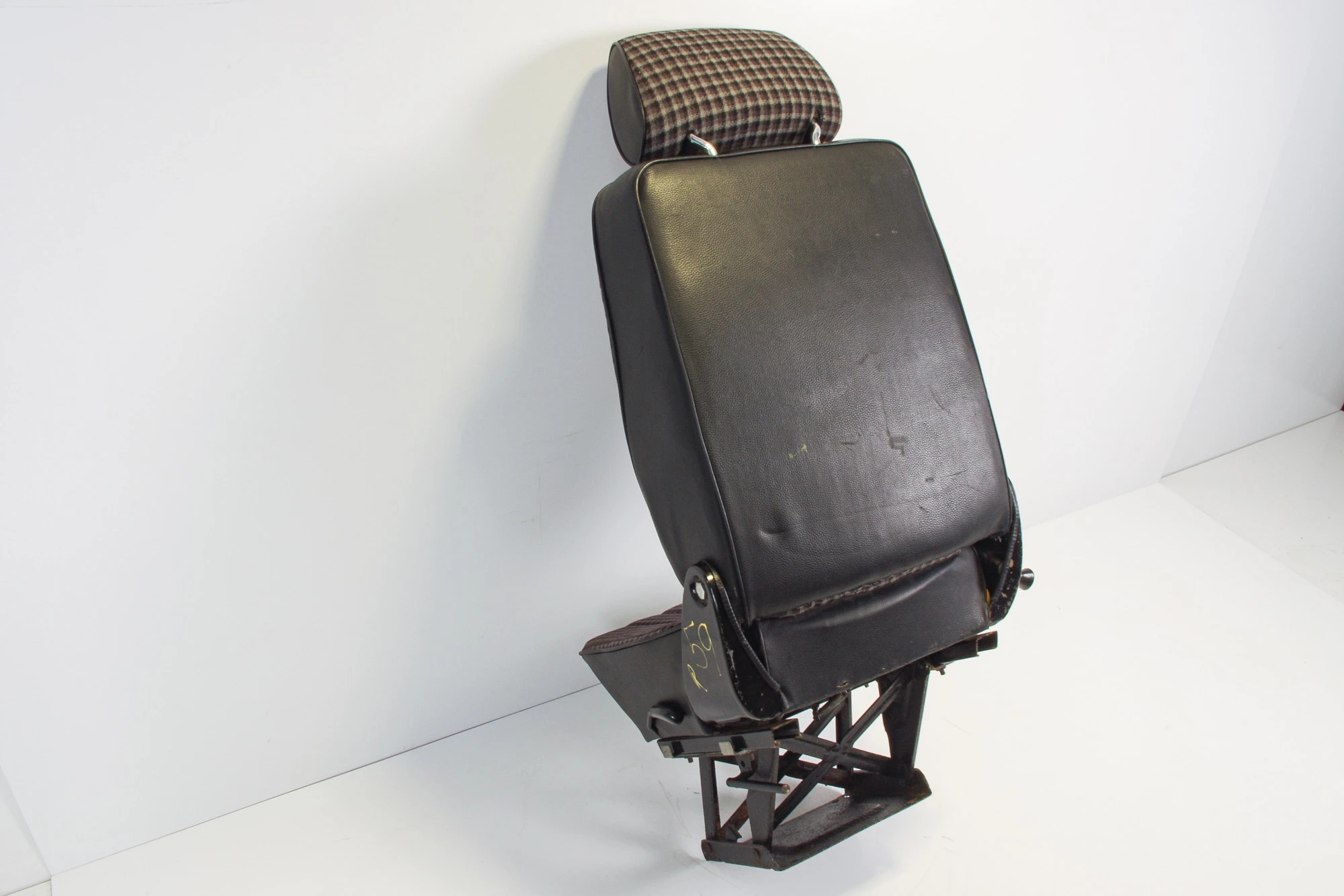 Mercedes 4609105201 Seat - Front Right Black | W460 W461 G