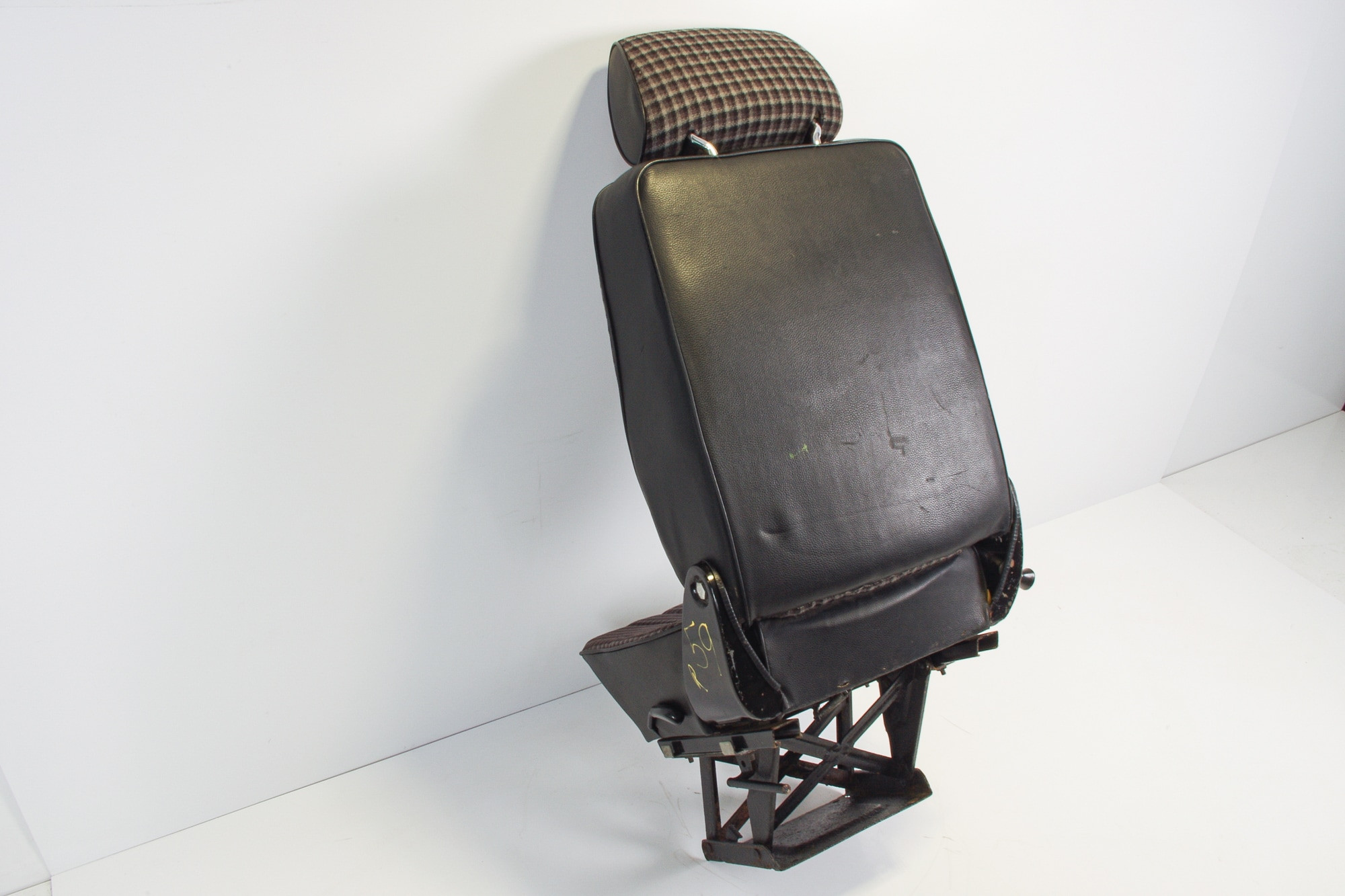 Mercedes 4609105201 Seat - Front Right Black | W460 W461 G