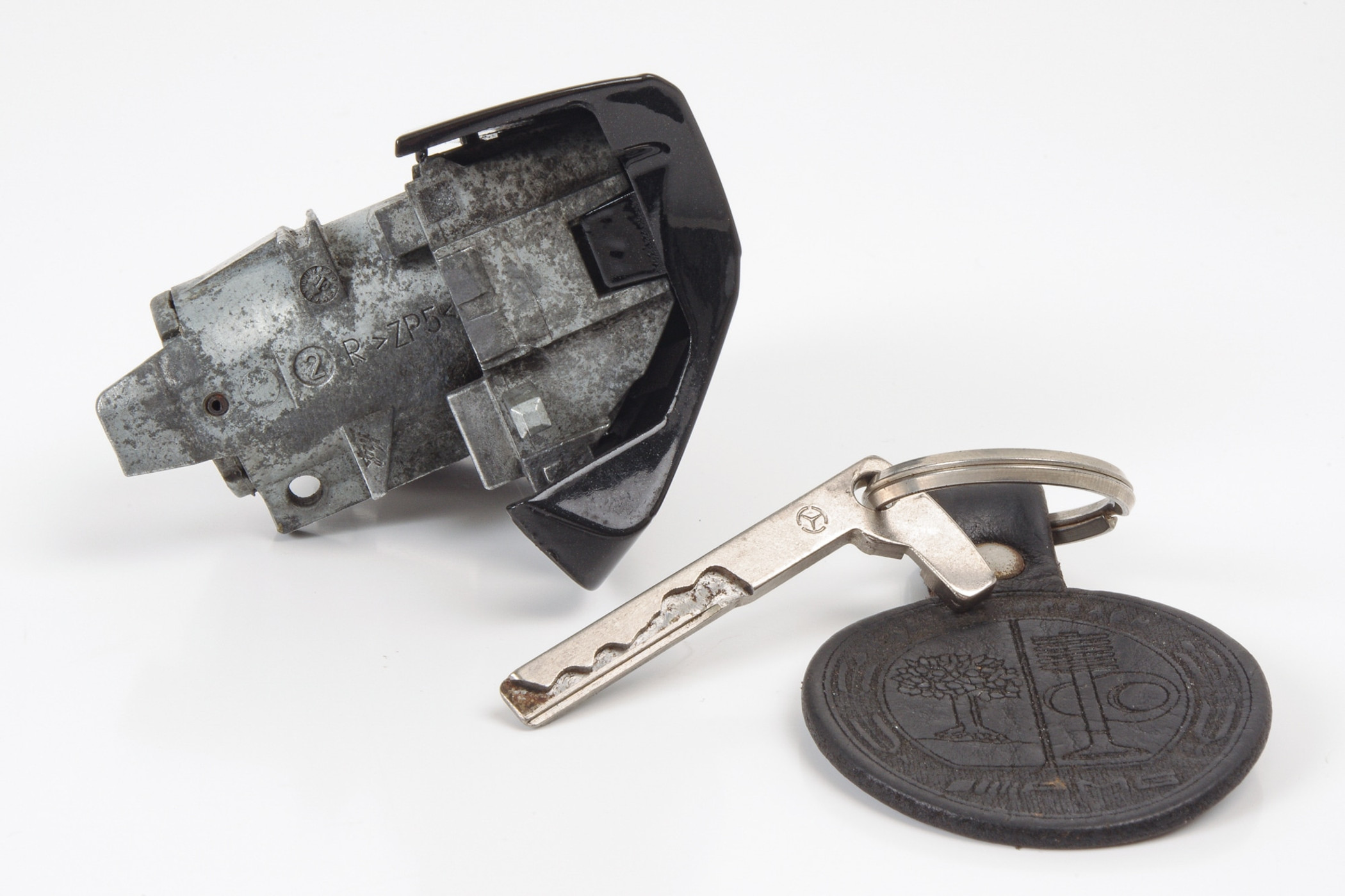 Mercedes 2047600677 Lock Set - Black | W117 CLA X156 GLA W166 M X166 GL R172...