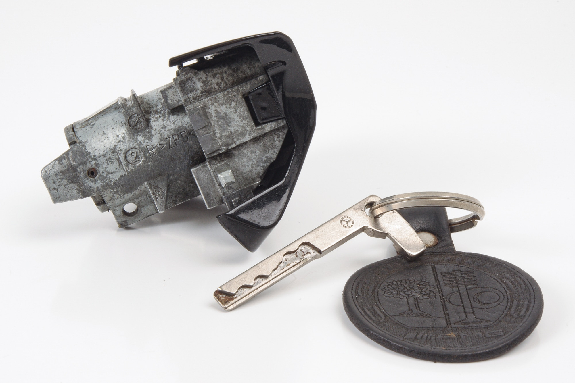 Mercedes 2047600677 Lock Set - Black | W117 CLA X156 GLA W166 M X166 GL R172...