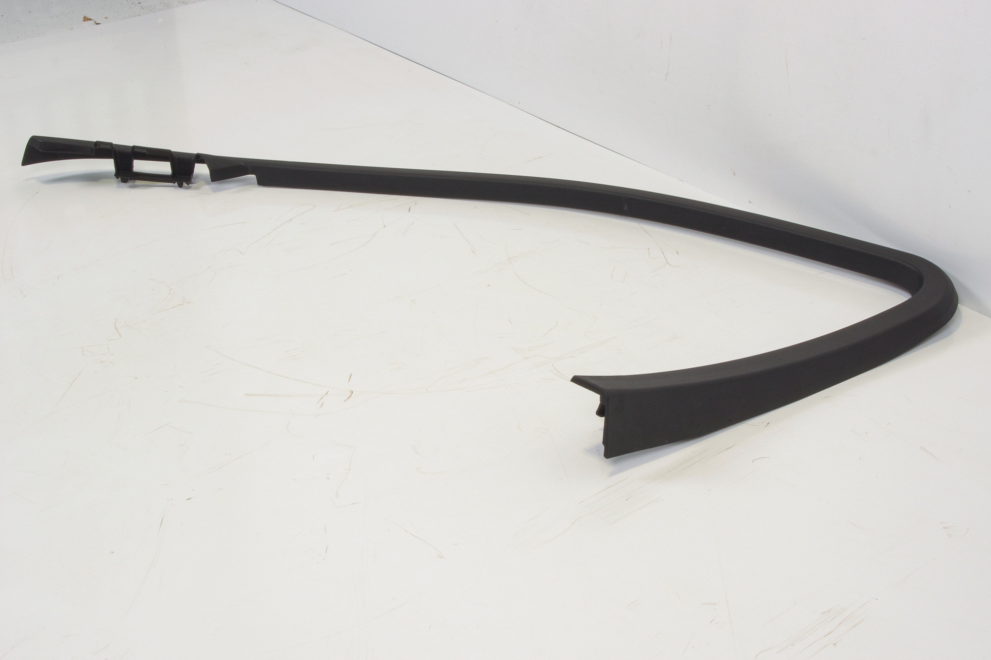 Mercedes 2047250271 Window Trim - Front Right Black | W204 C
