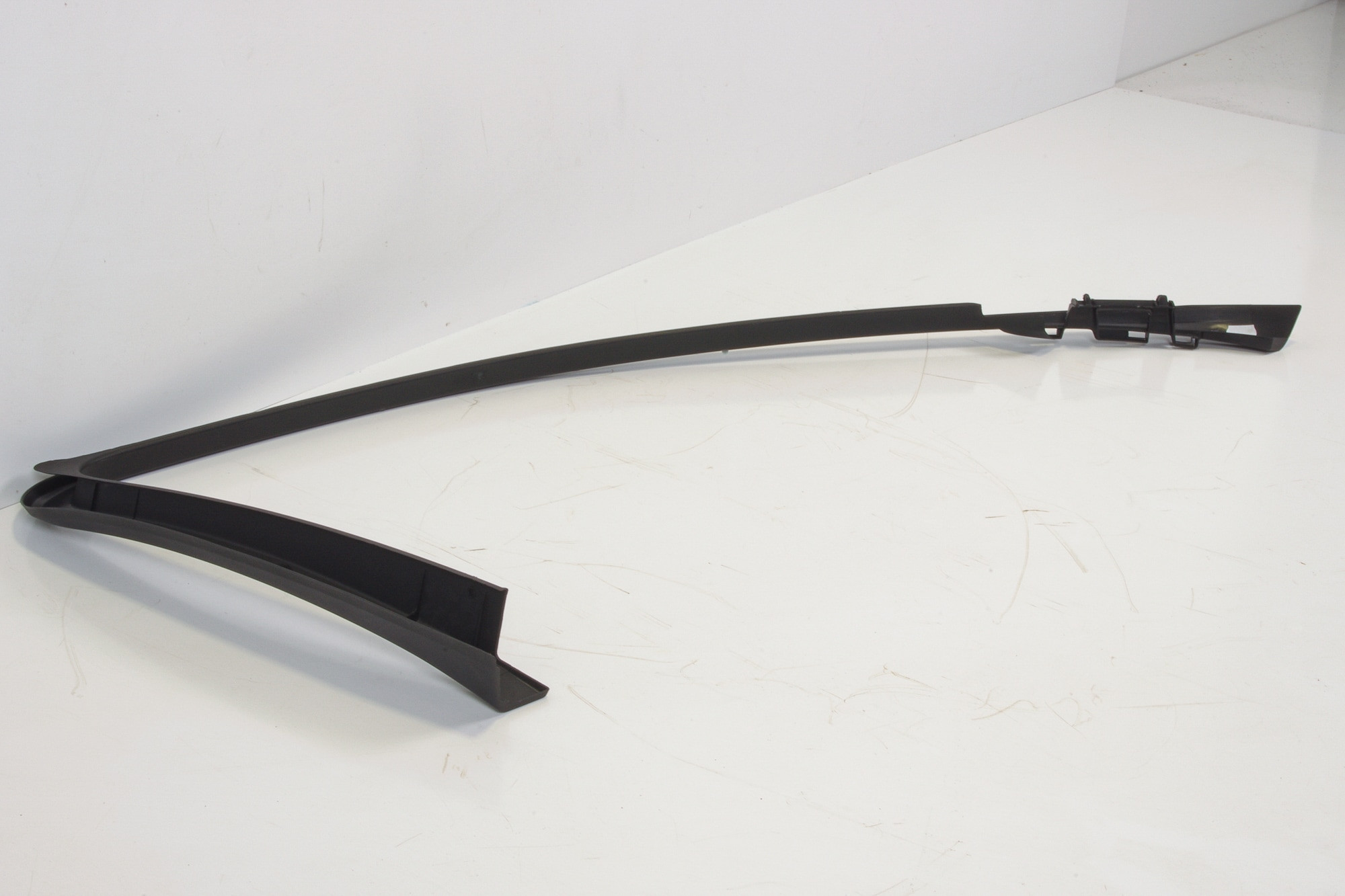 Mercedes 2047250271 Window Trim - Front Right Black | W204 C