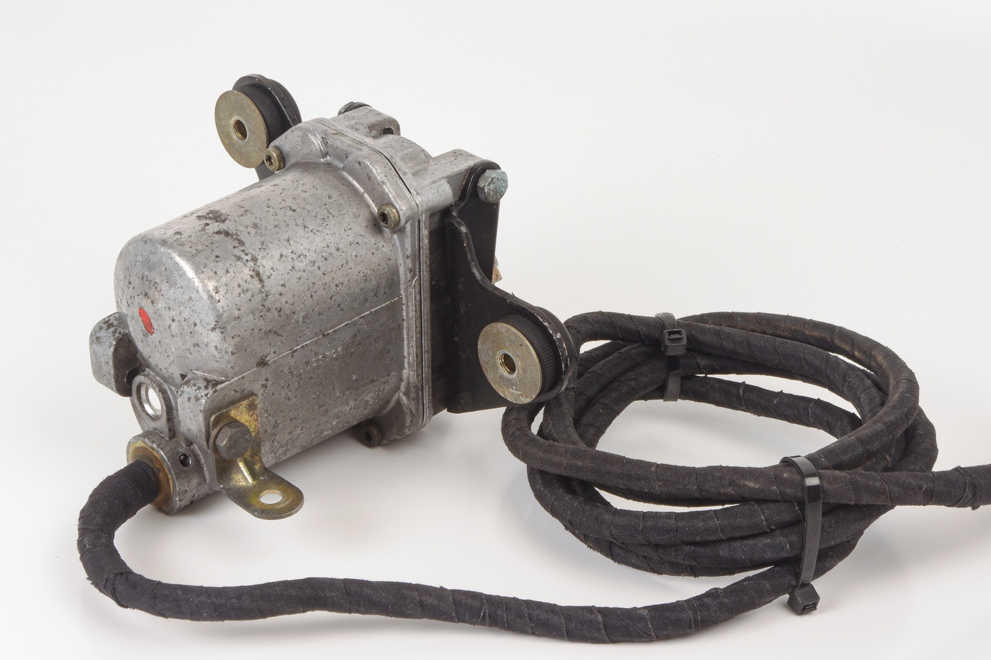 Mercedes 0005453165 ASR Actuator (a) | R129 SL