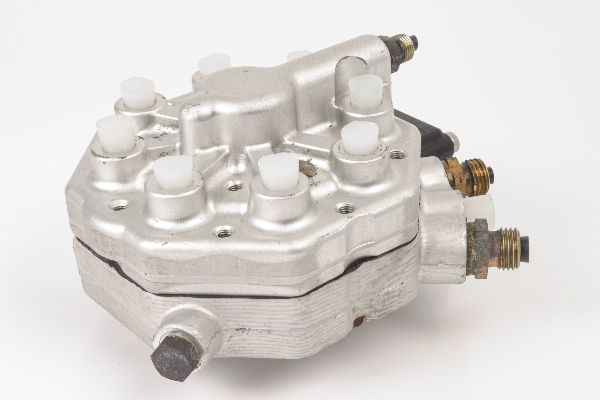 Mercedes 0000742513 Fuel Distributor | W126 V126 C126 S R129 SL