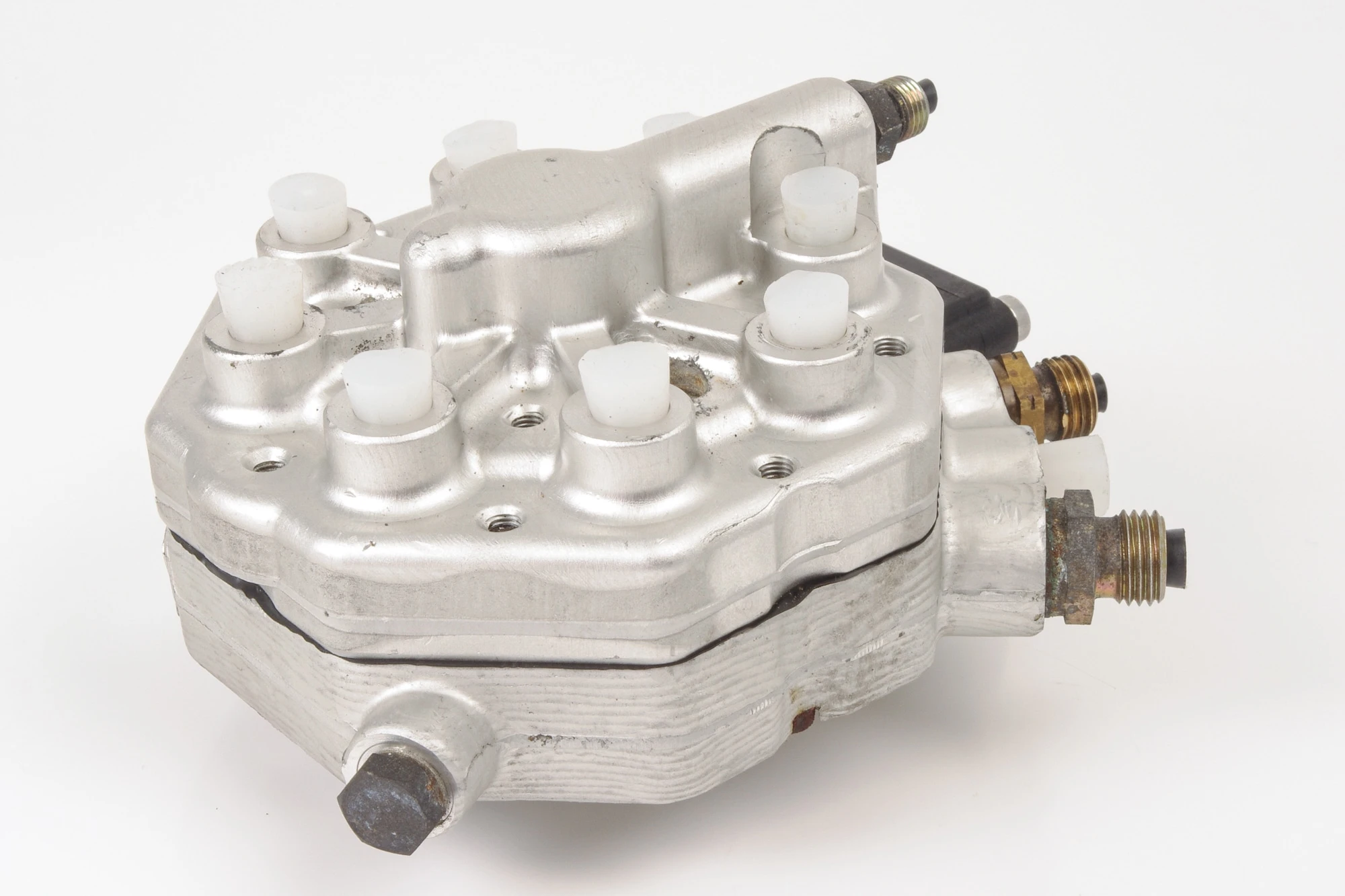 Mercedes 0000742513 Fuel Distributor (a) | W126 V126 C126 S R129 SL