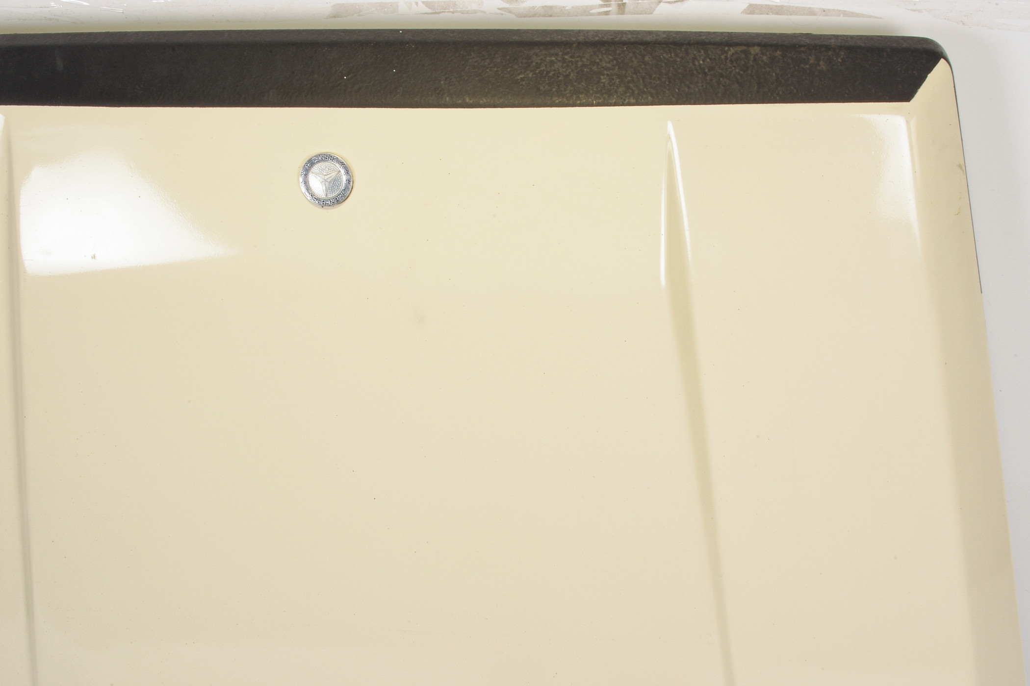 Mercedes 4608800757 Bonnet - Cream | W460 W461 G
