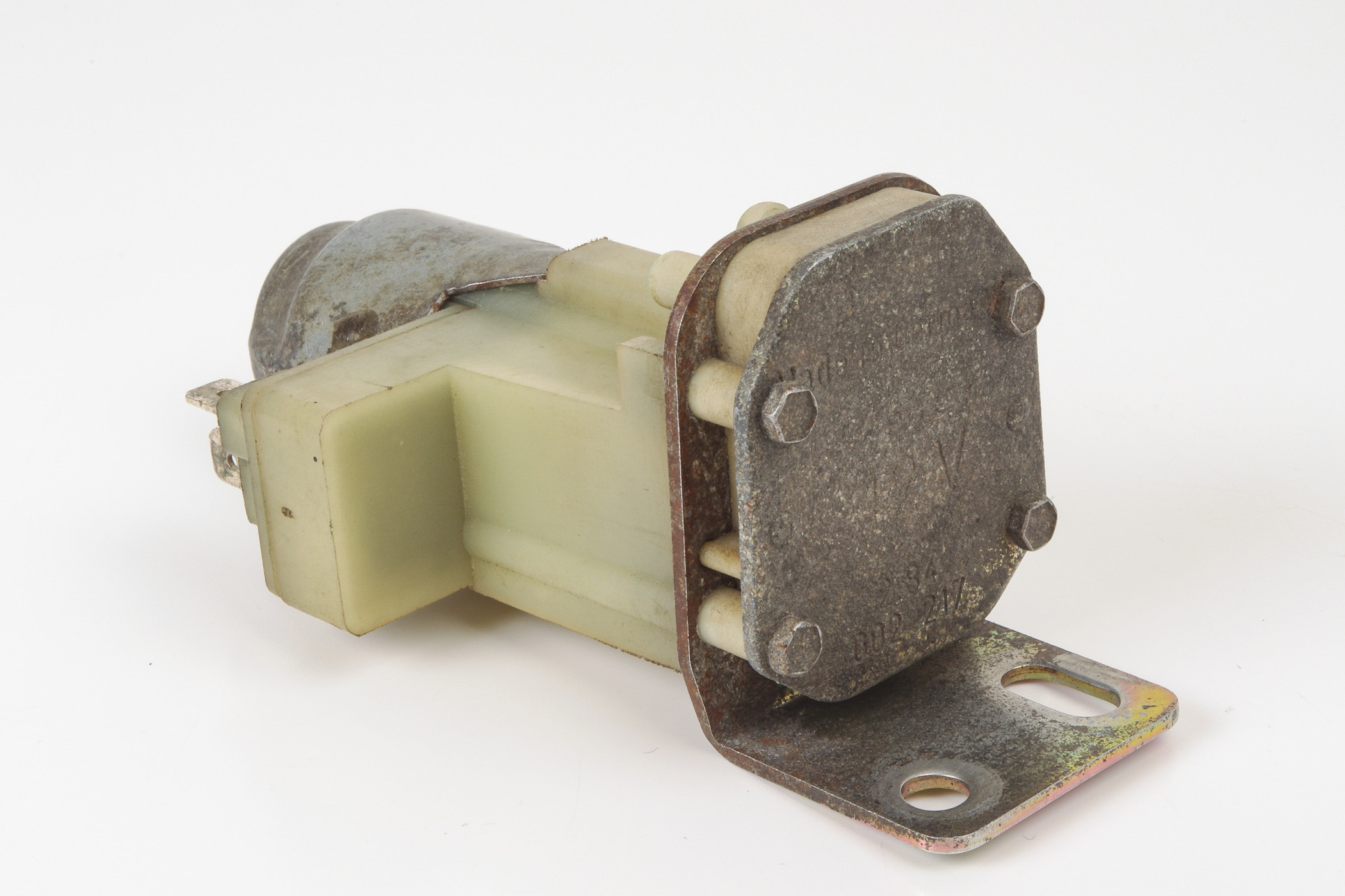 Mercedes 0008693021 Washer Pump - Front (a) | C107 R107 R129 SL W108 W109...