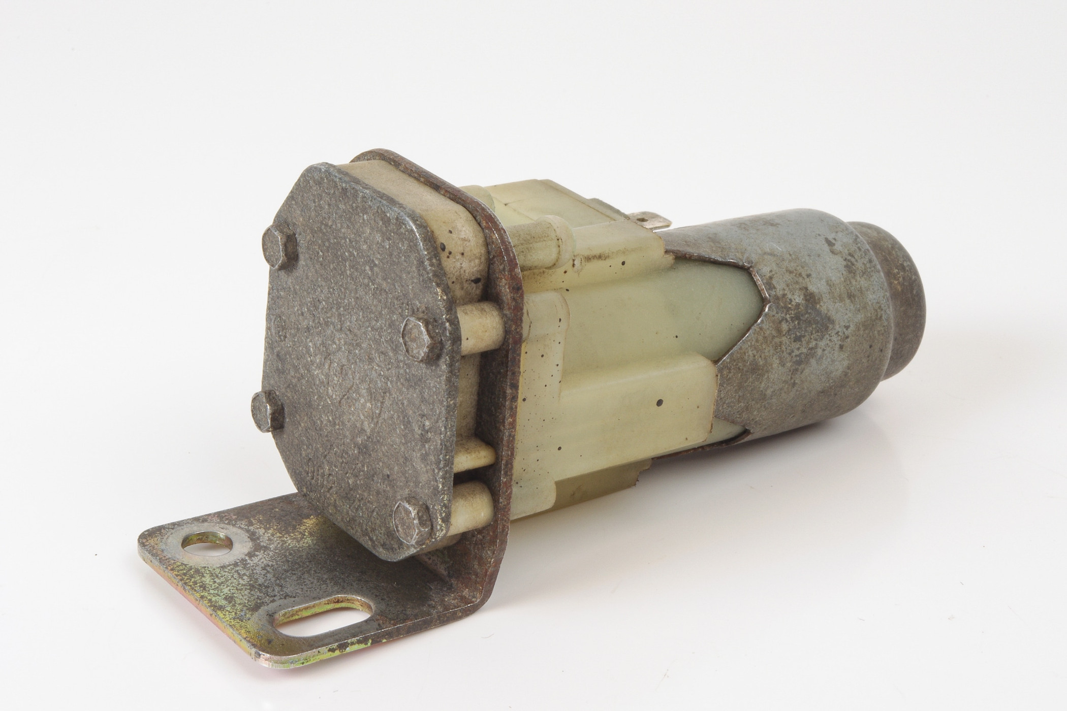 Mercedes 0008693021 Washer Pump - Front (a) | C107 R107 R129 SL W108 W109...
