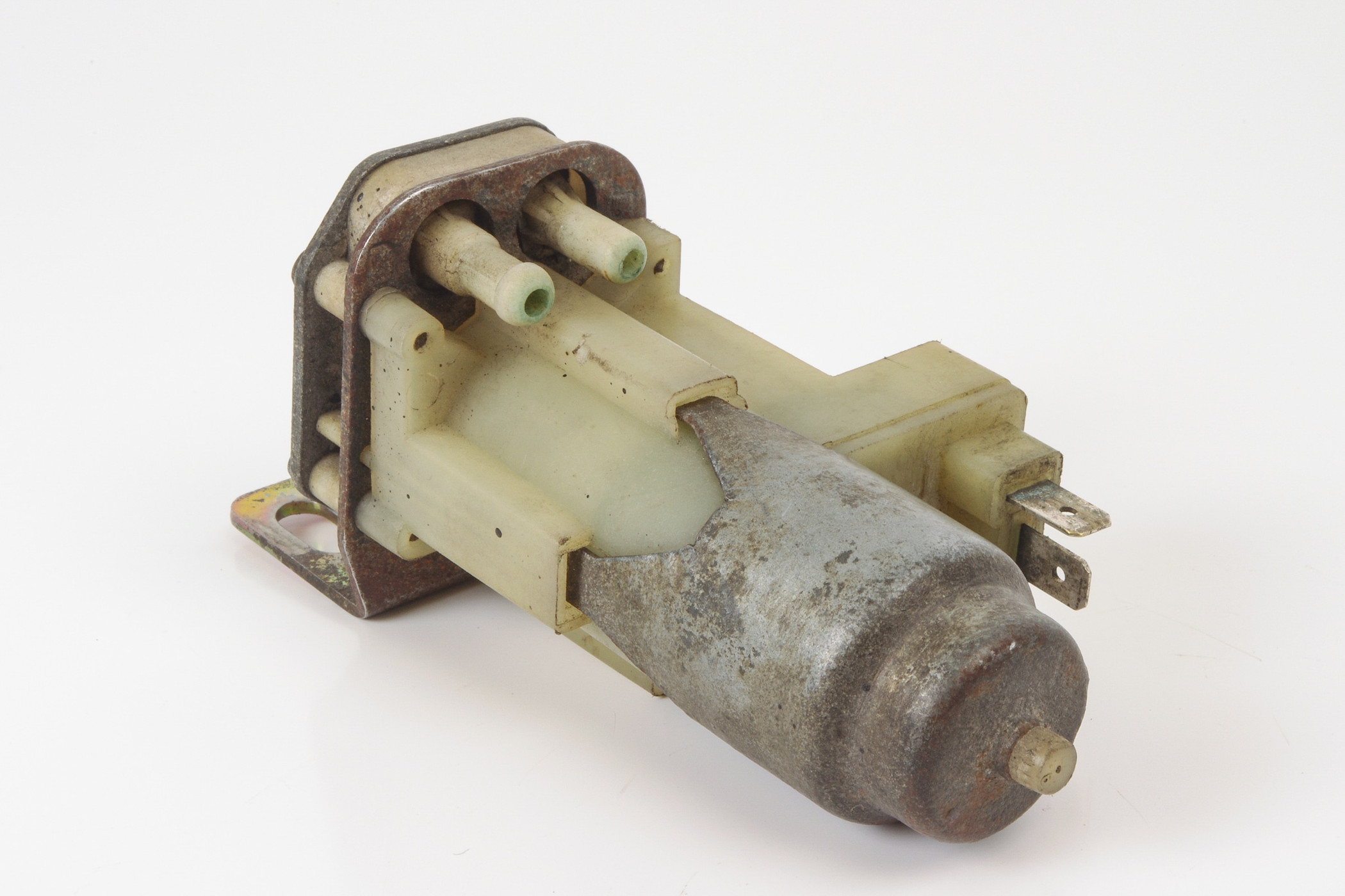 Mercedes 0008693021 Washer Pump - Front (b) | C107 R107 R129 SL W108 W109...