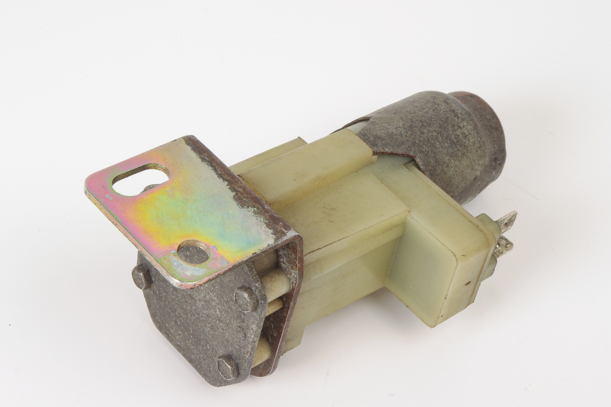 Mercedes 0008693021 Washer Pump - Front (a) | C107 R107 R129 SL W108 W109...