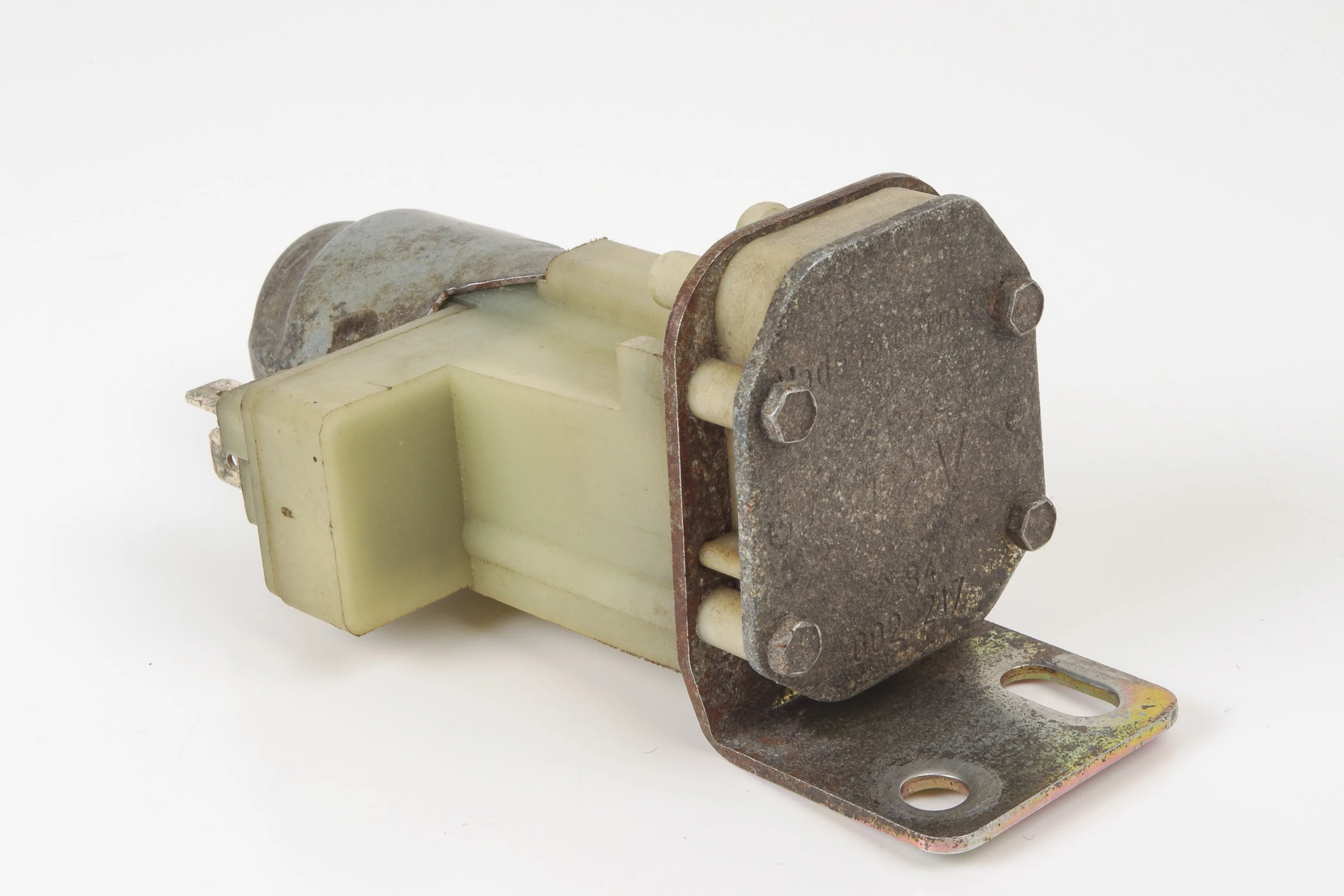 Mercedes 0008693021 Washer Pump - Front (a) | C107 R107 R129 SL W108 W109...