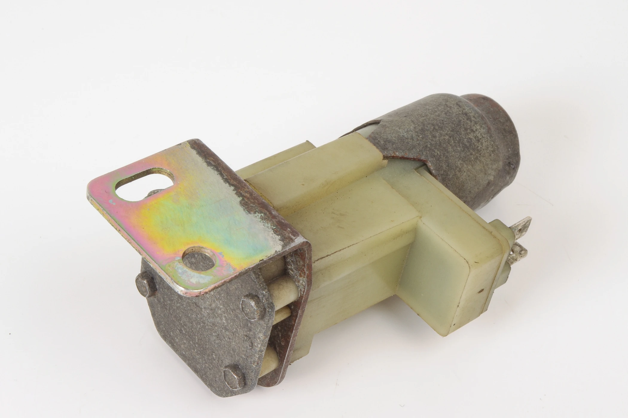 Mercedes 0008693021 Washer Pump - Front (a) | C107 R107 R129 SL W108 W109...