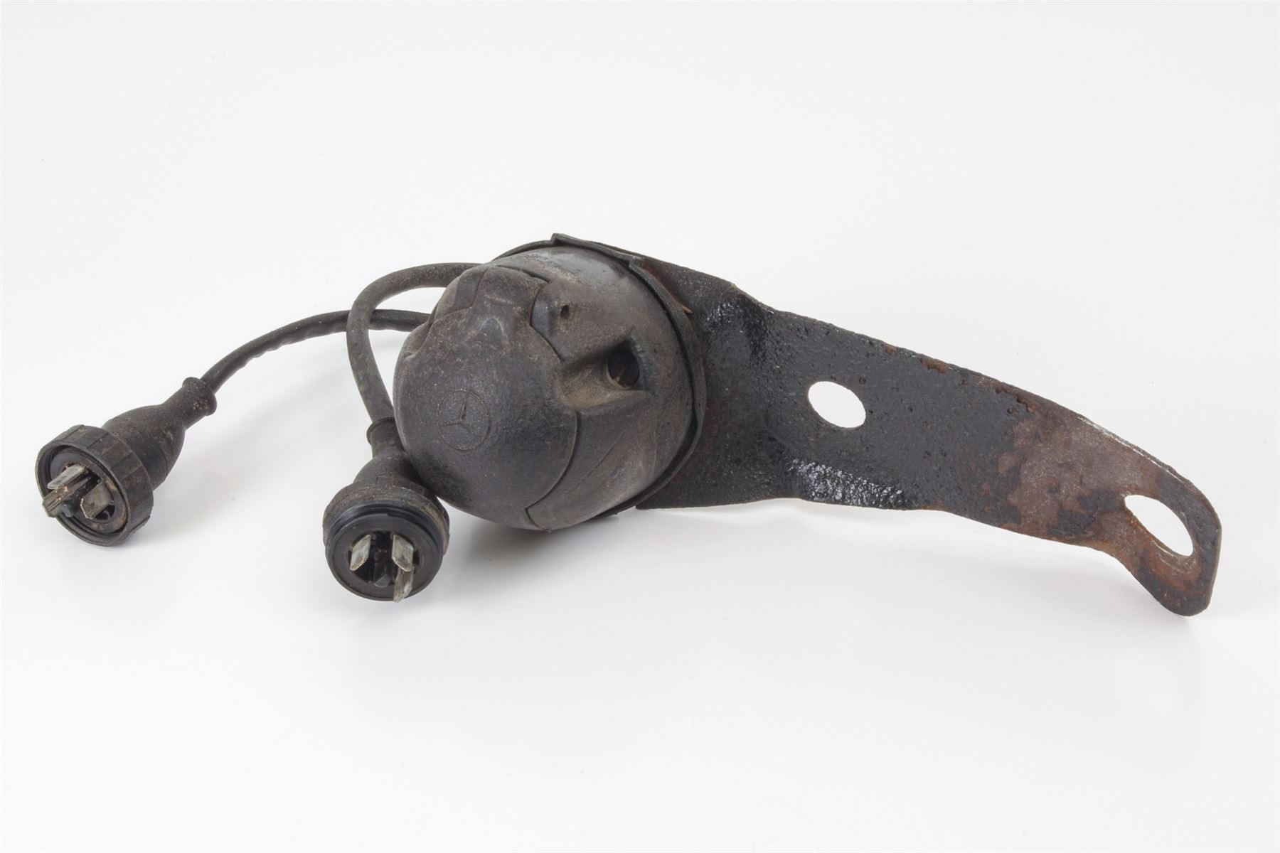 Mercedes 0025450826 Trailer Plug Socket | C107 R107 SL W108 W109 W111 W116...