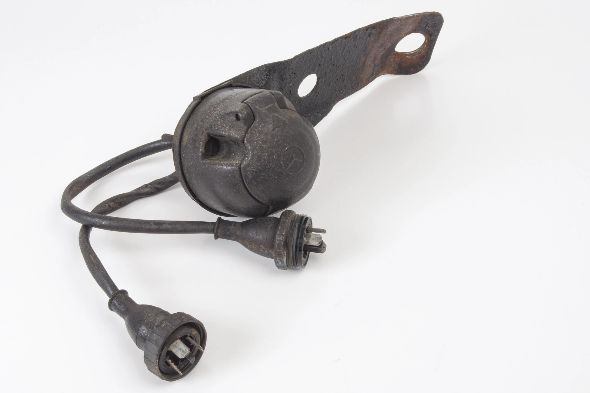Mercedes 0025450826 Trailer Plug Socket | C107 R107 SL W108 W109 W111 W116...