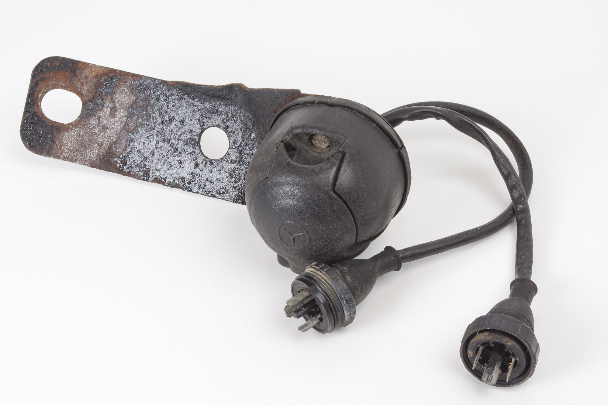 Mercedes 0025450826 Trailer Plug Socket (b) | C107 R107 SL W108 W109 W111...