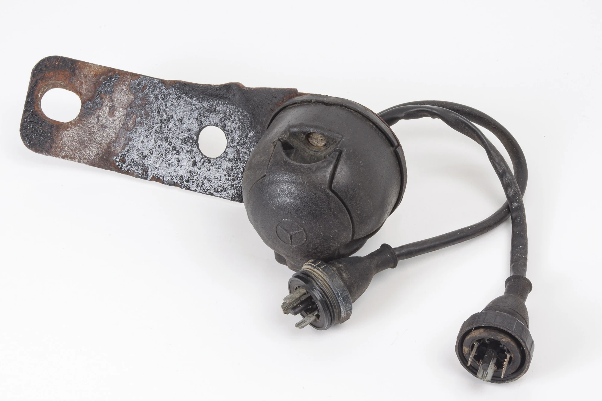 Mercedes 0025450826 Trailer Plug Socket | C107 R107 SL W108 W109 W111 W116...