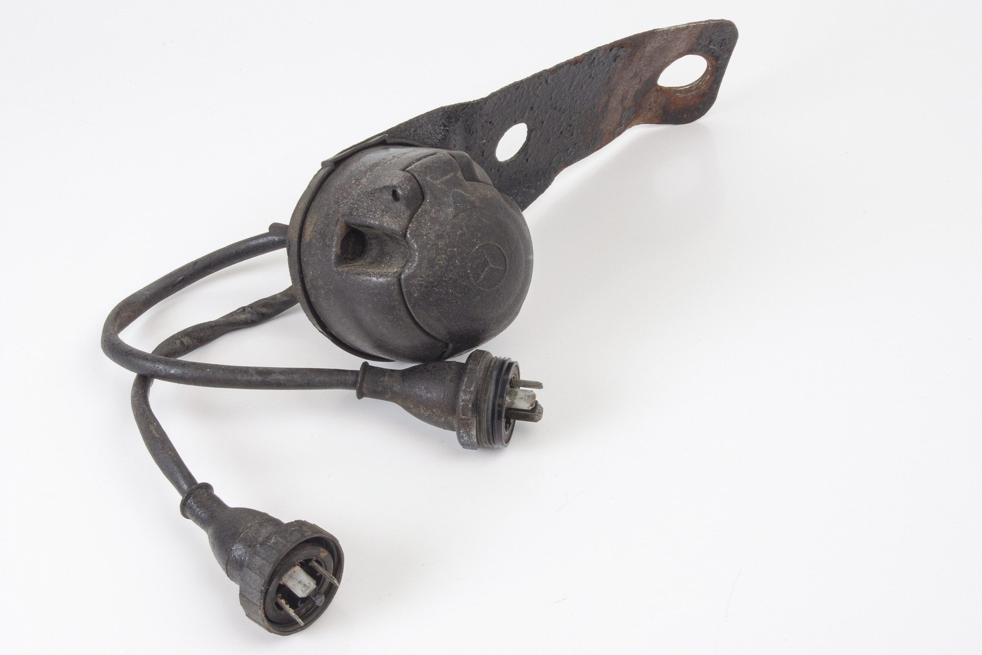 Mercedes 0025450826 Trailer Plug Socket | C107 R107 SL W108 W109 W111 W116...