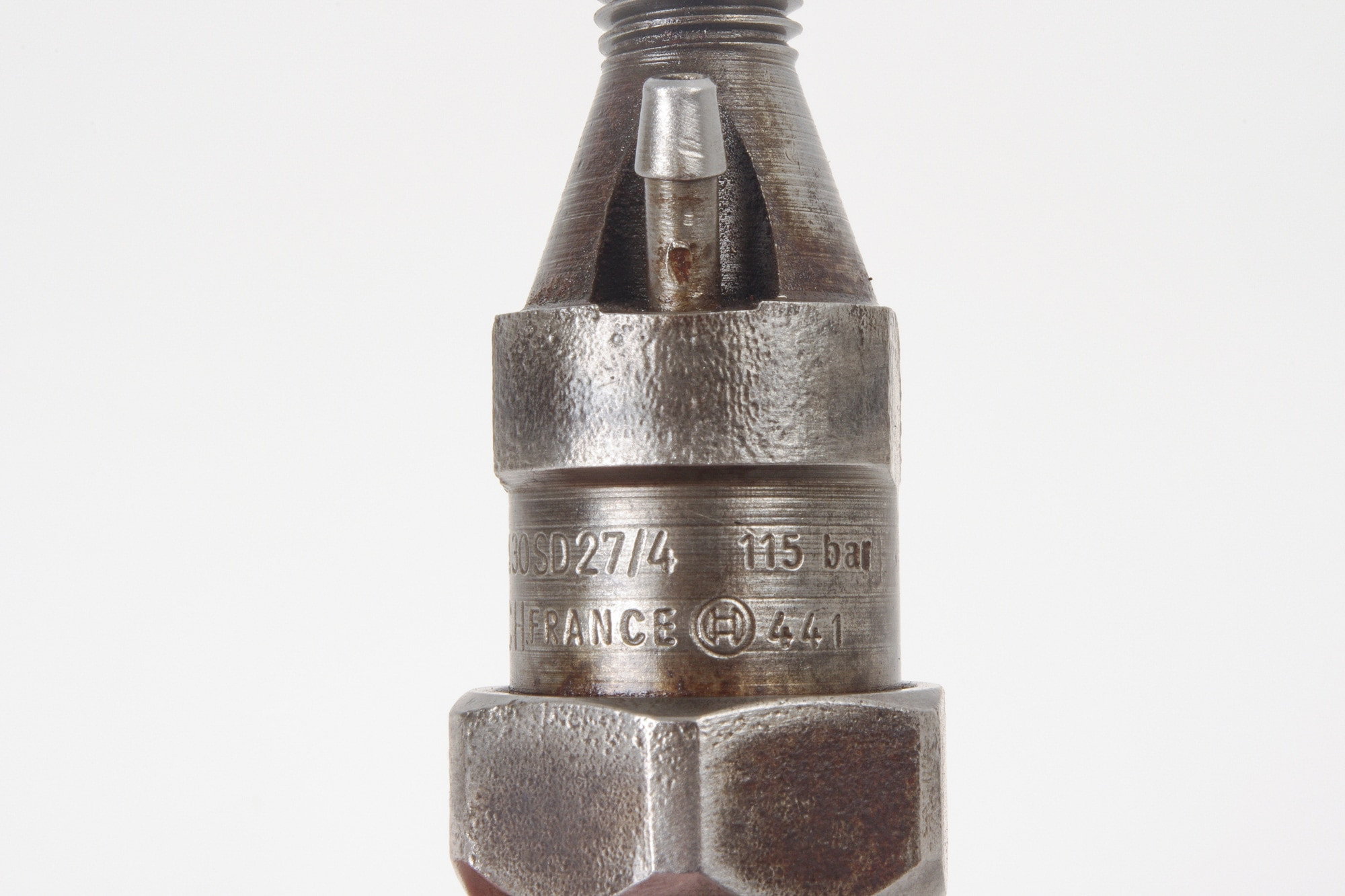 Mercedes 0010172121 Fuel Injector | W115 W123 V123 C123 S123 E W460 W461 G