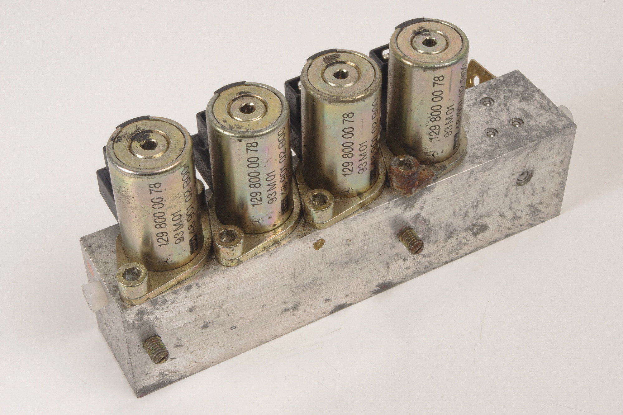 Mercedes 1298001678 Roof Hydraulic Valve Block - Front Right (b) | R129 SL