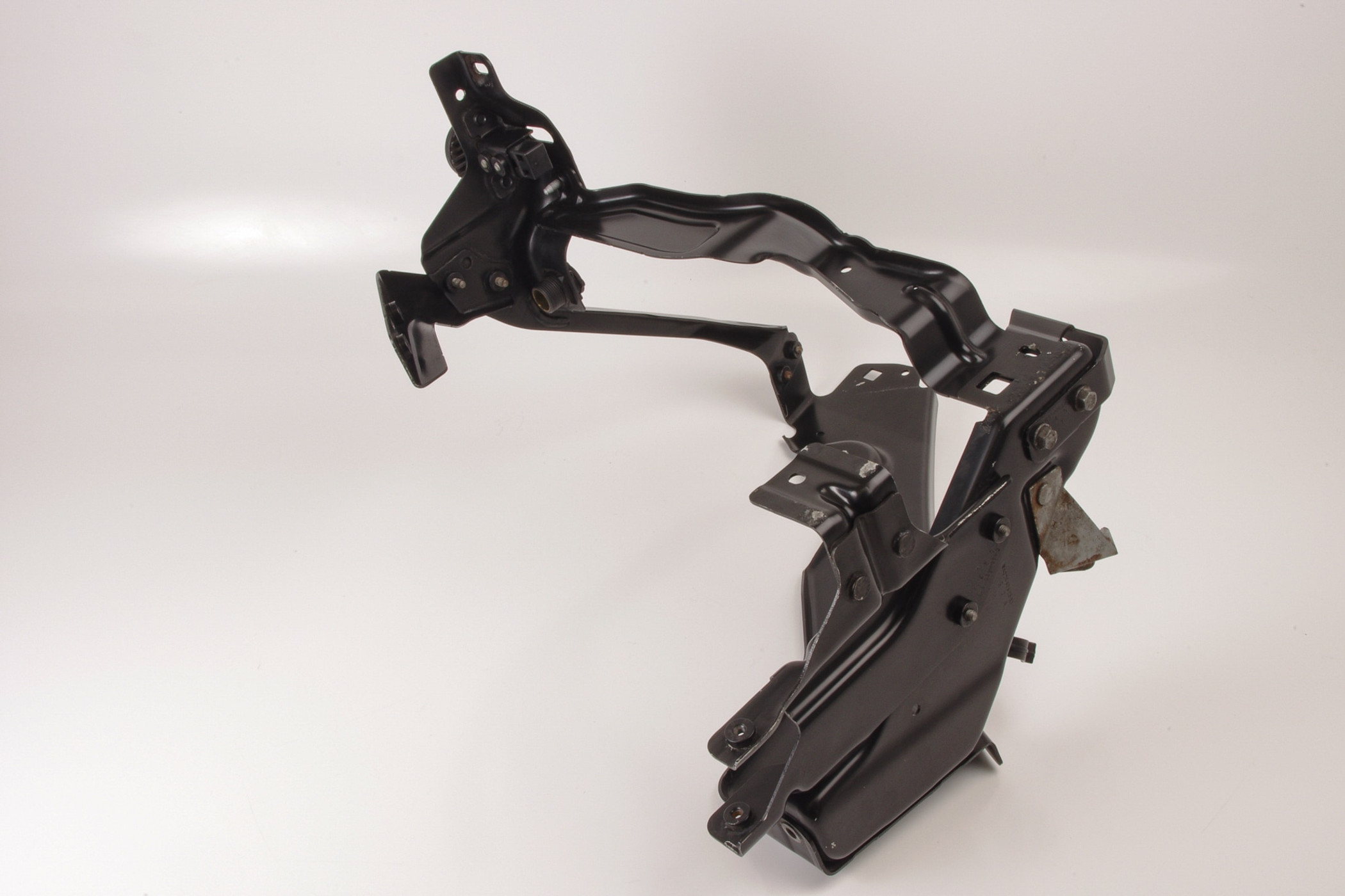 Mercedes 2046200591 Headlight Mounting Bracket - Left | W204 C