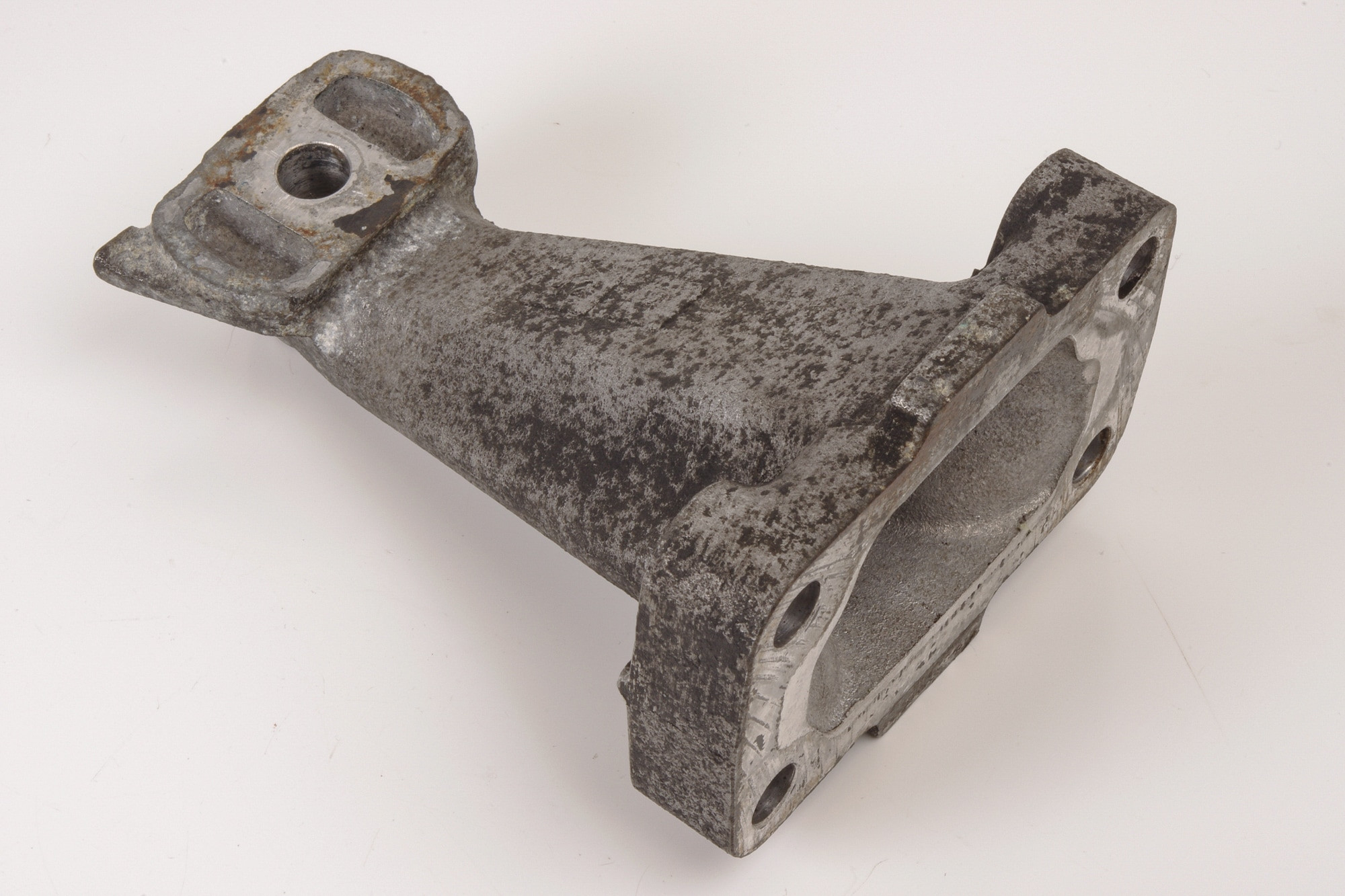 Mercedes 6162230504 Engine Mount Bracket - Right | W460 W461 G