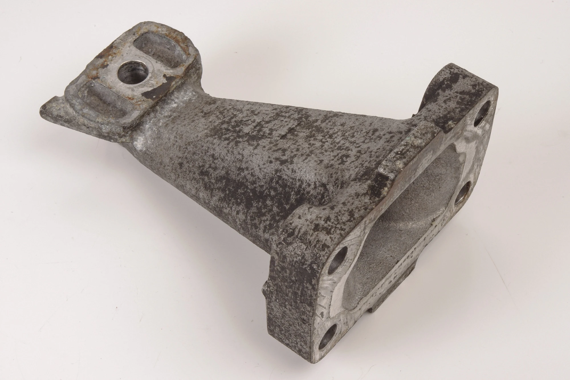 Mercedes 6162230504 Engine Mount Bracket - Right | W460 W461 G