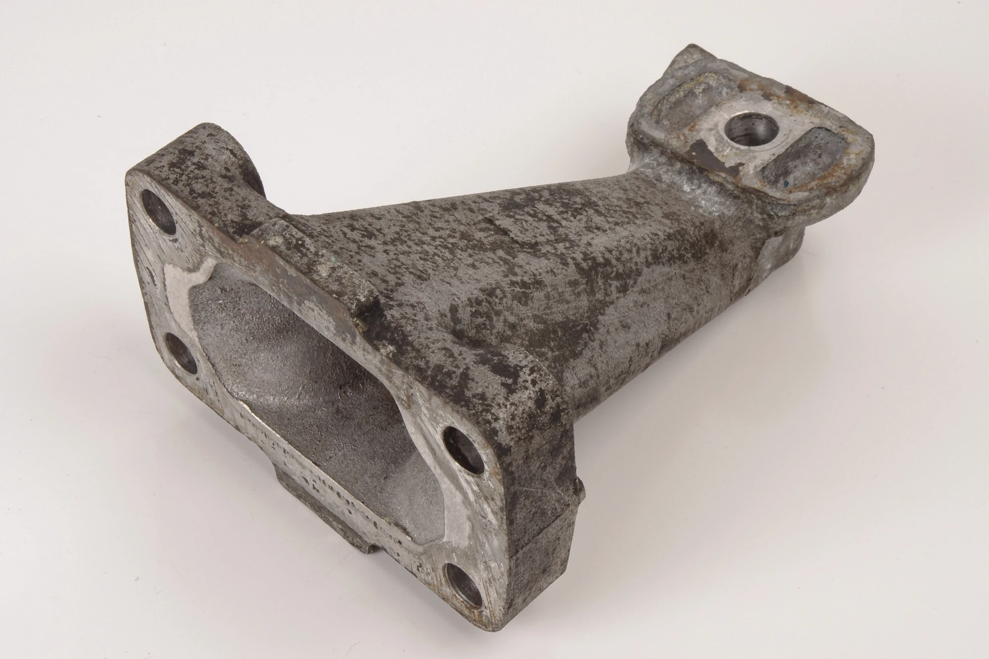 Mercedes 6162230504 Engine Mount Bracket - Right | W460 W461 G
