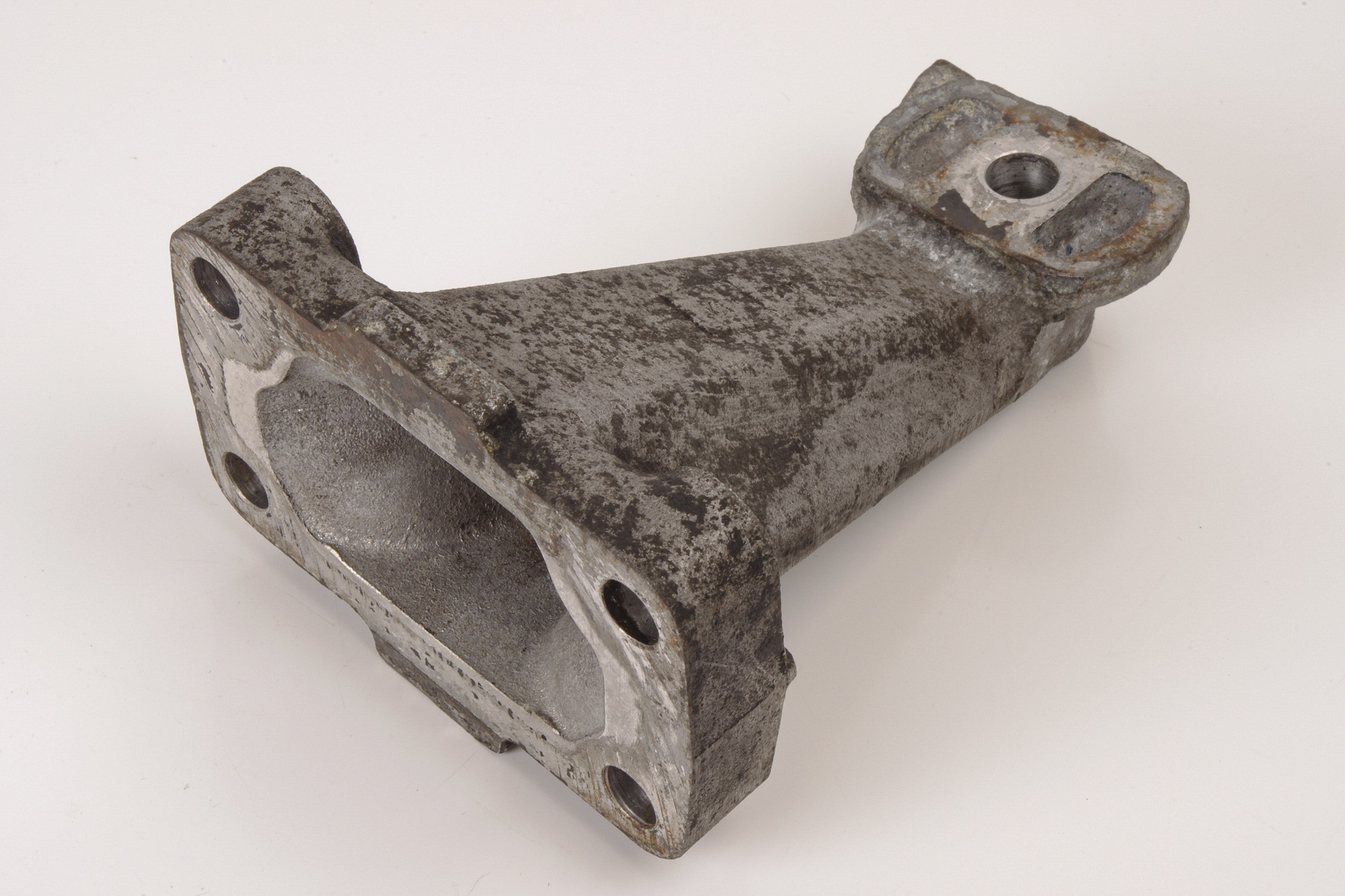 Mercedes 6162230504 Engine Mount Bracket - Right | W460 W461 G