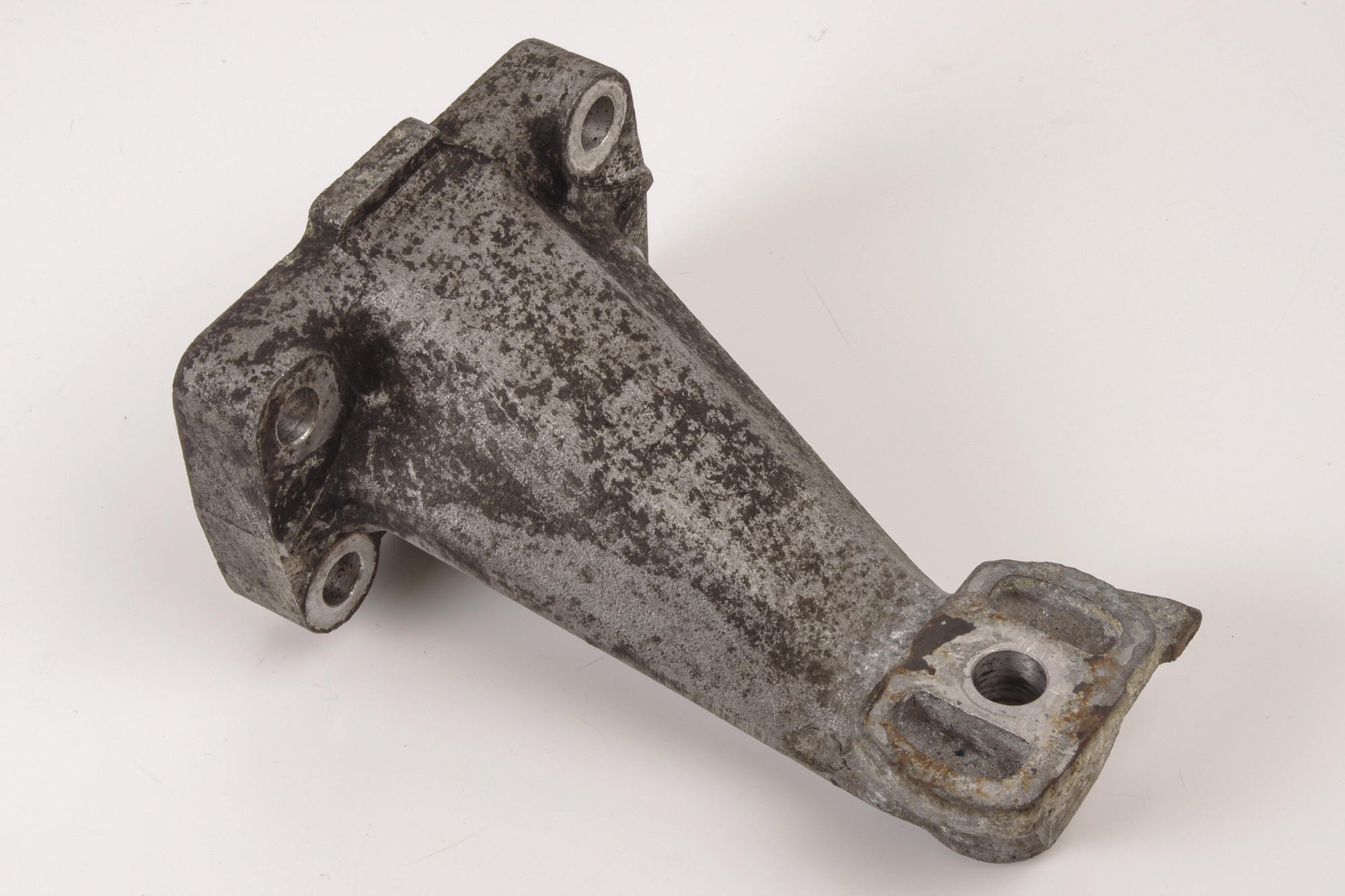 Mercedes 6162230504 Engine Mount Bracket - Right | W460 W461 G