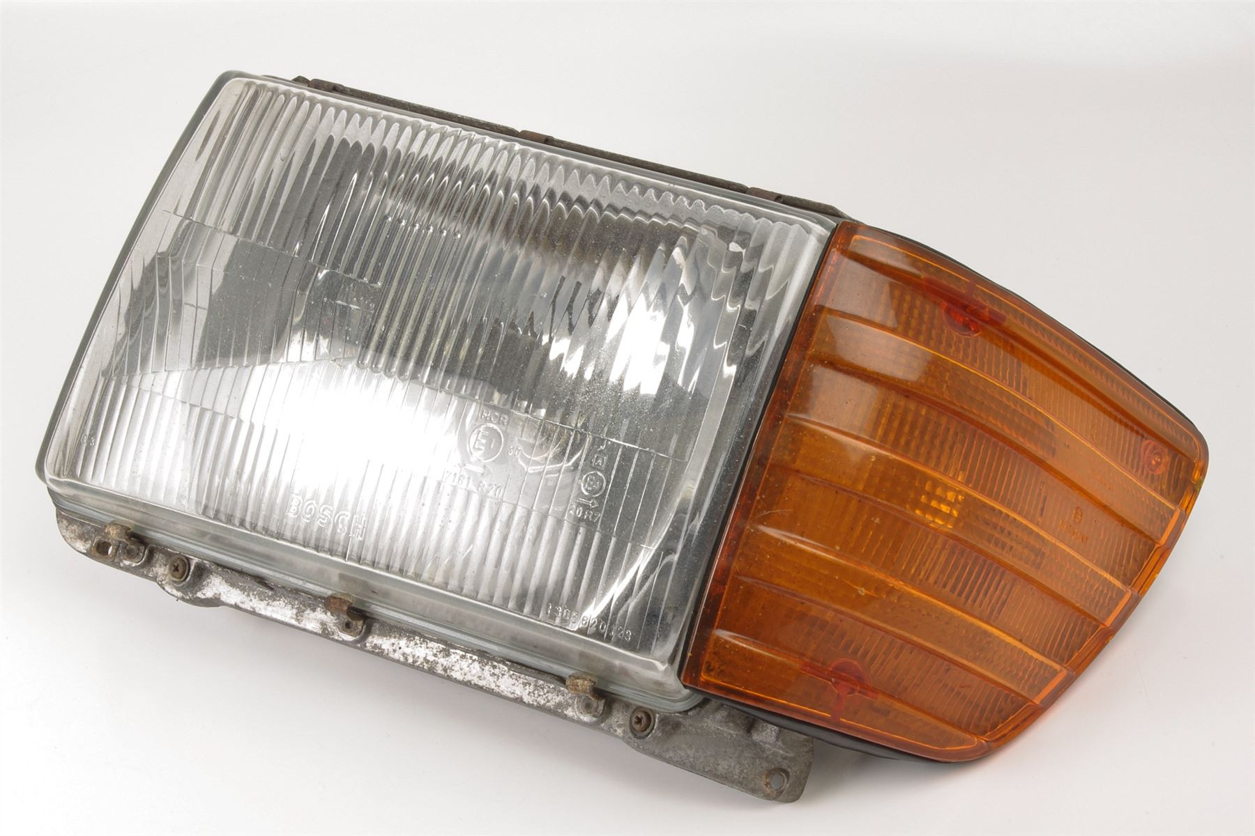 Mercedes 1078204761 Headlight - Left (c) | C107 R107 SL