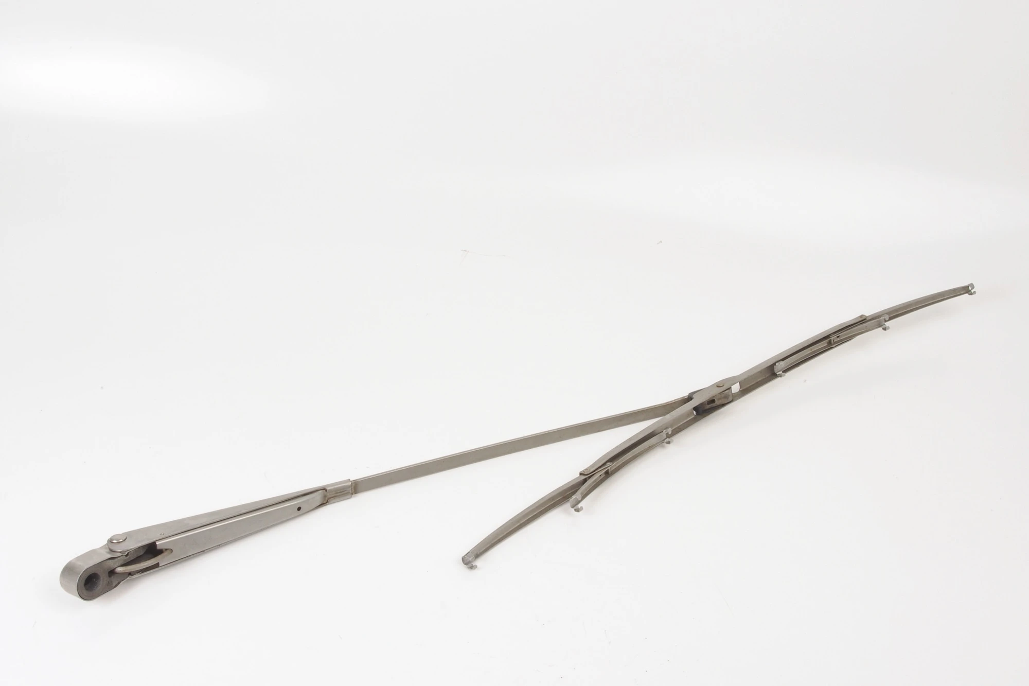 Mercedes 1078203944 Wiper Arm - Left | C107 R107 SL