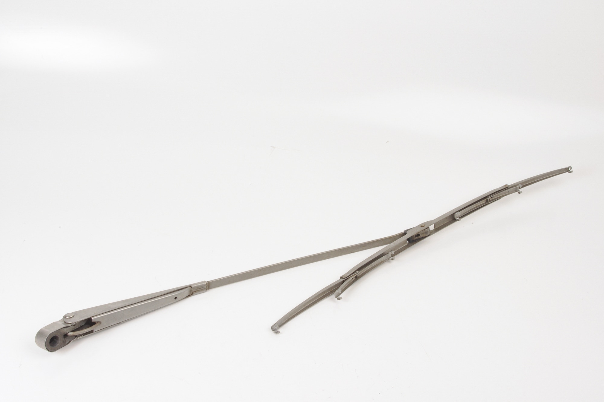 Mercedes 1078203944 Wiper Arm - Left | C107 R107 SL