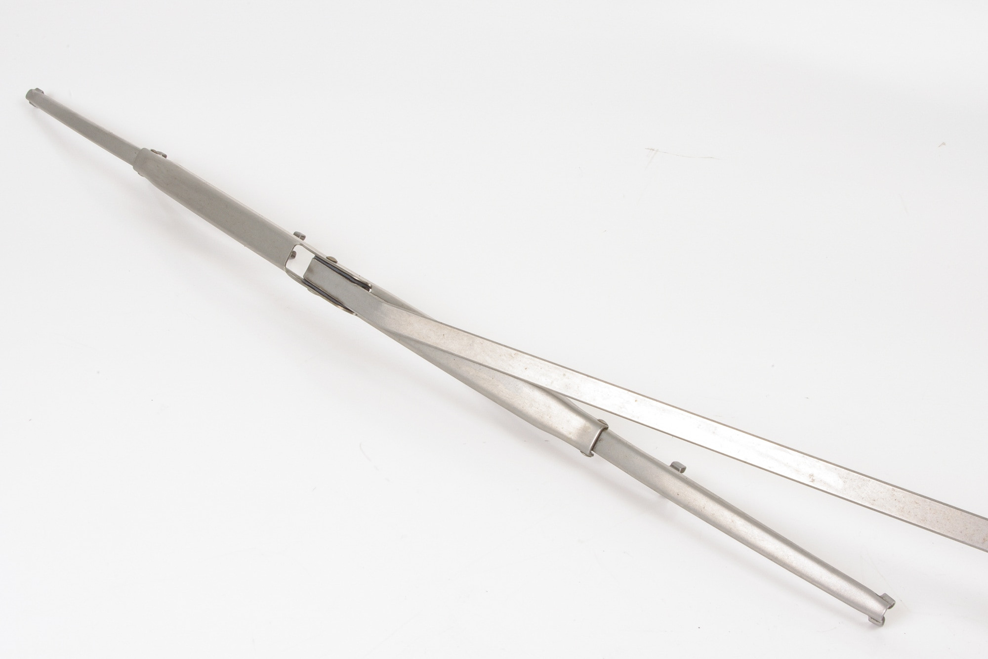 Mercedes 1078203944 Wiper Arm - Left | C107 R107 SL