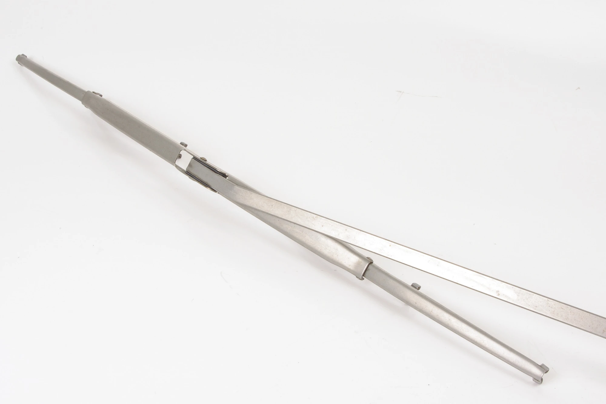 Mercedes 1078203944 Wiper Arm - Left | C107 R107 SL
