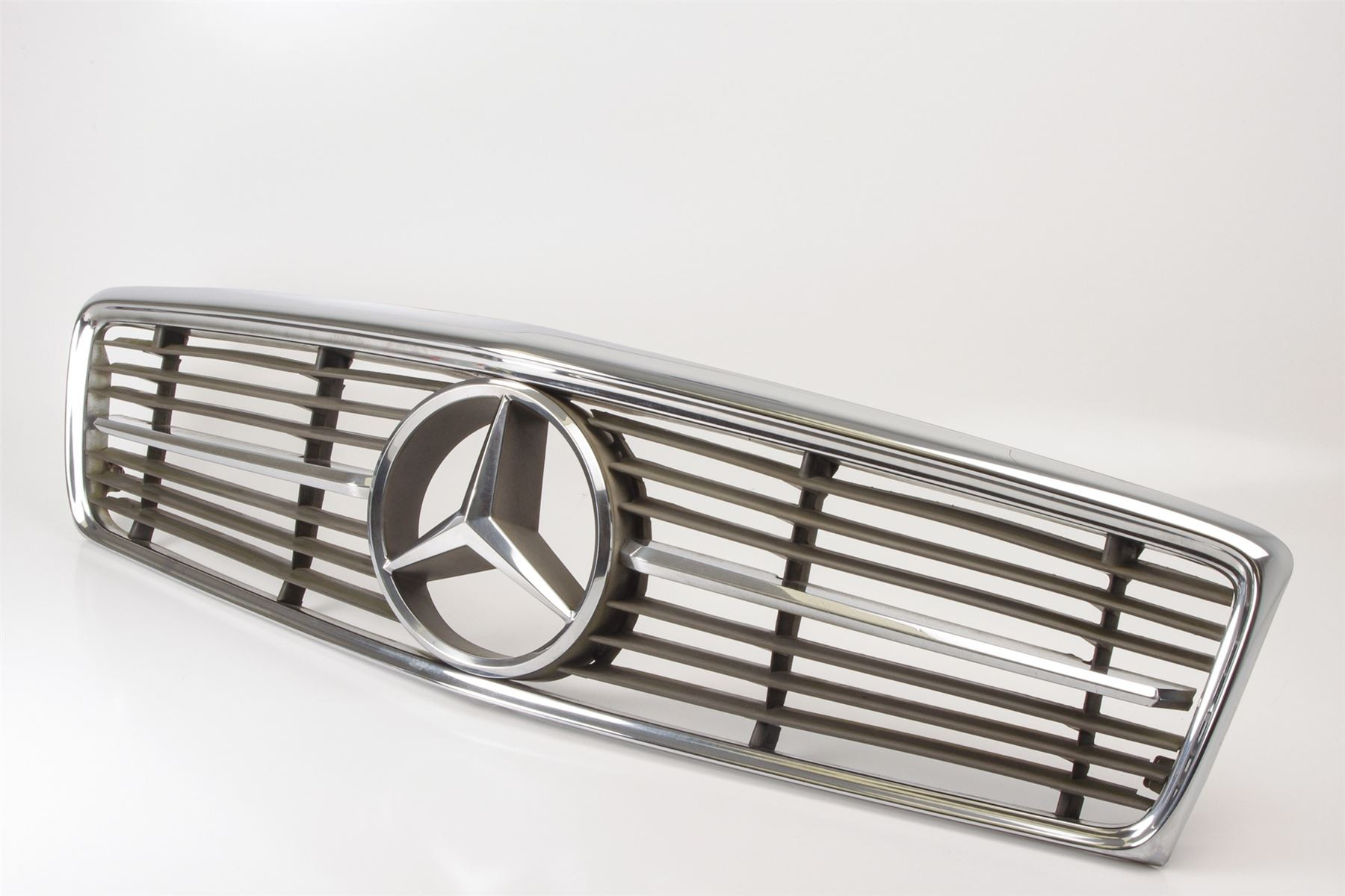 Mercedes 1078880215 Bonnet Grille - Front (a) | C107 R107 SL