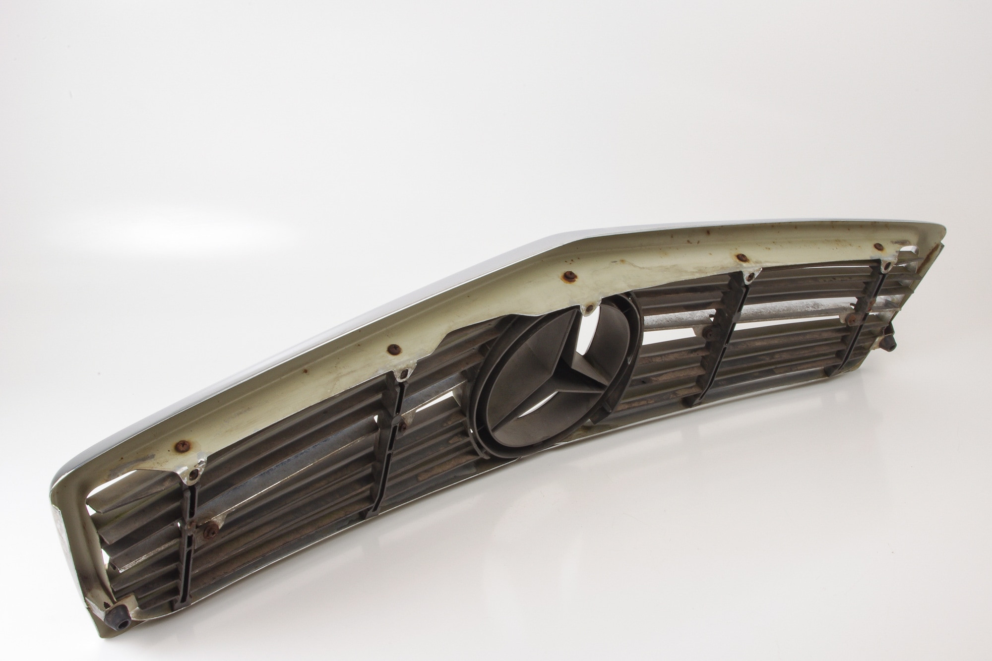 Mercedes 1078880215 Bonnet Grille - Front (a) | C107 R107 SL