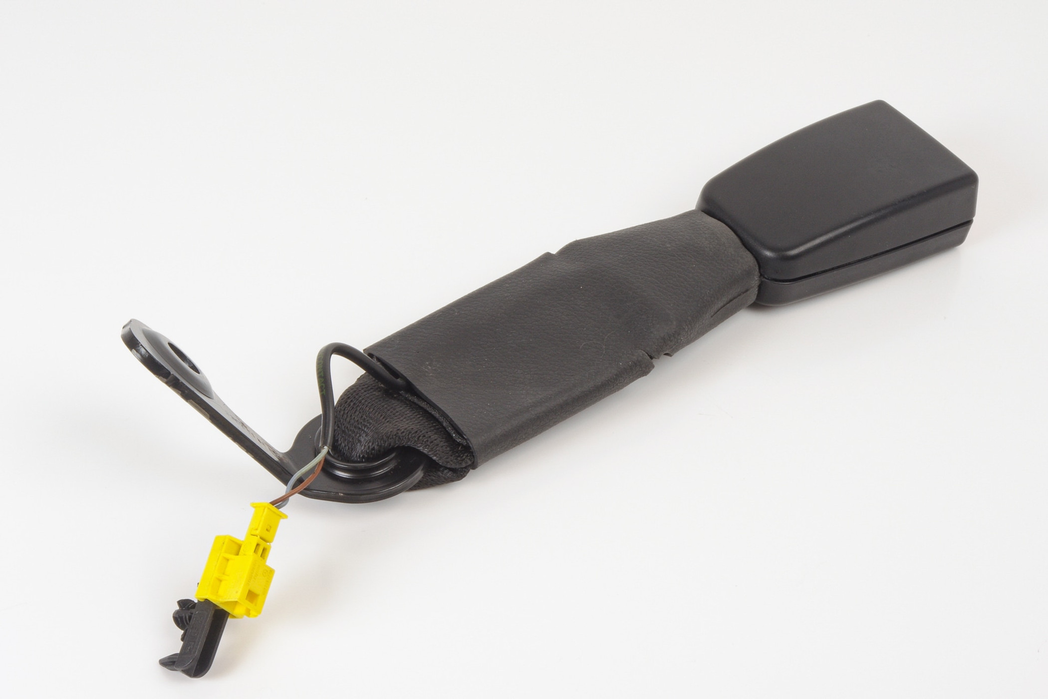 Mercedes 2048602669 Seat Belt Buckle - Rear (b) | W204 C