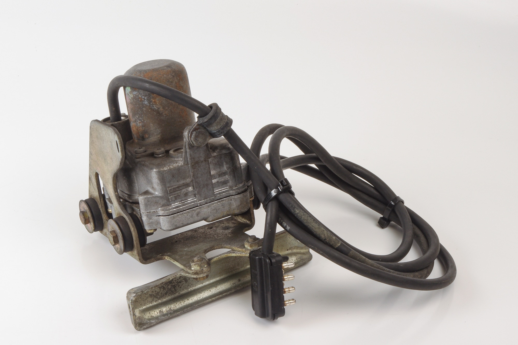 Mercedes 0005453365 Cruise Control Actuator (b) | W123 E R129 SL W463 G W638 V