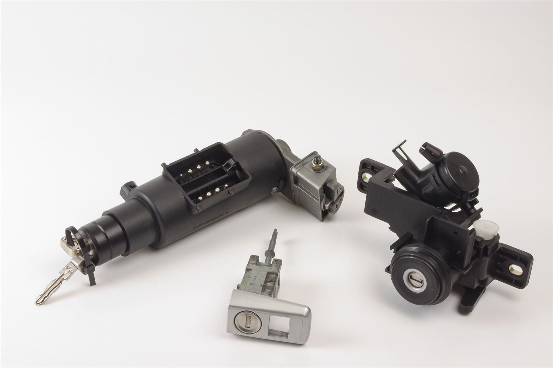 Mercedes 2104620030 Lock Set | R129 SL W140 V140 C140 S W210 S210 E