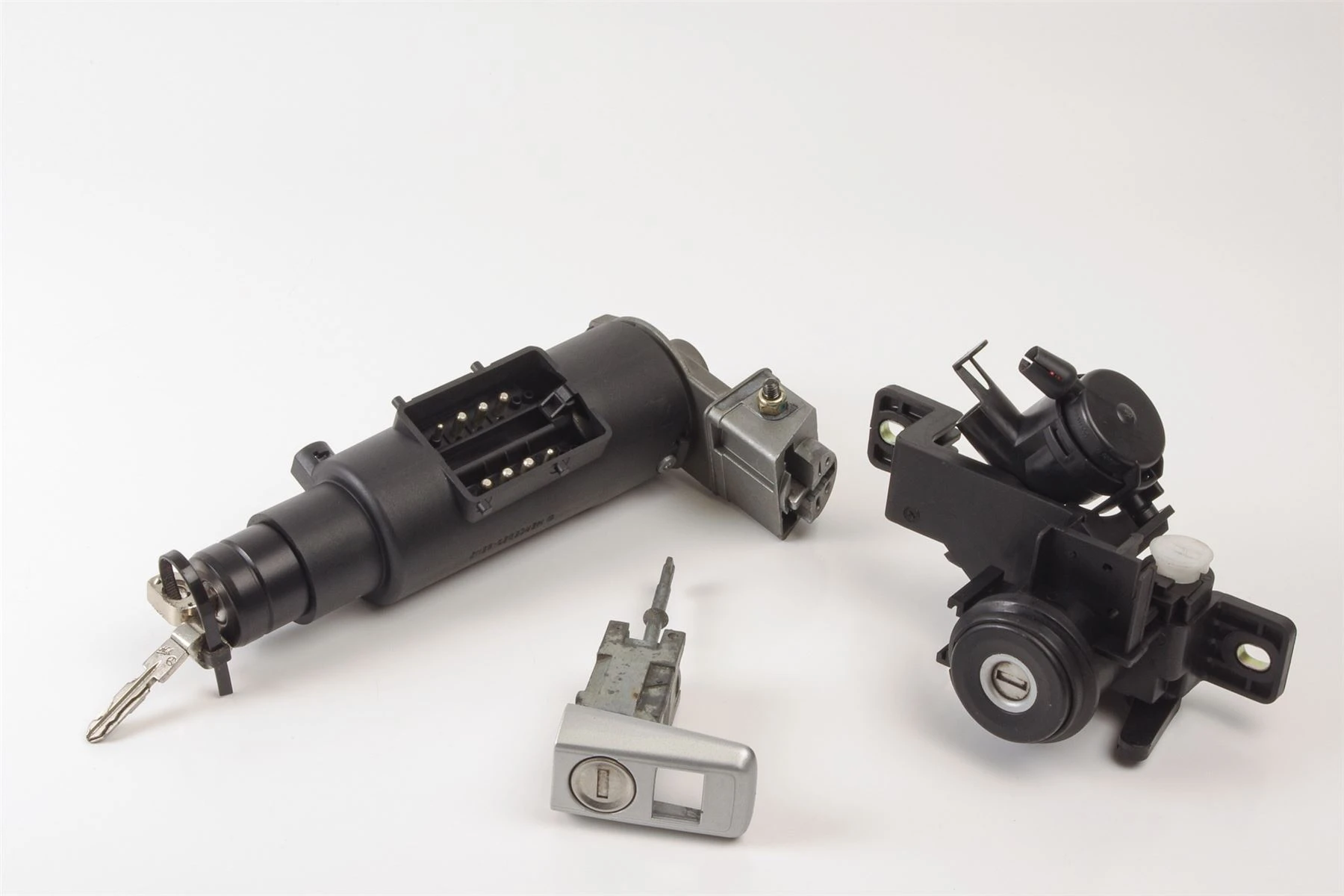Mercedes 2104620030 Lock Set | R129 SL W140 V140 C140 S W210 S210 E