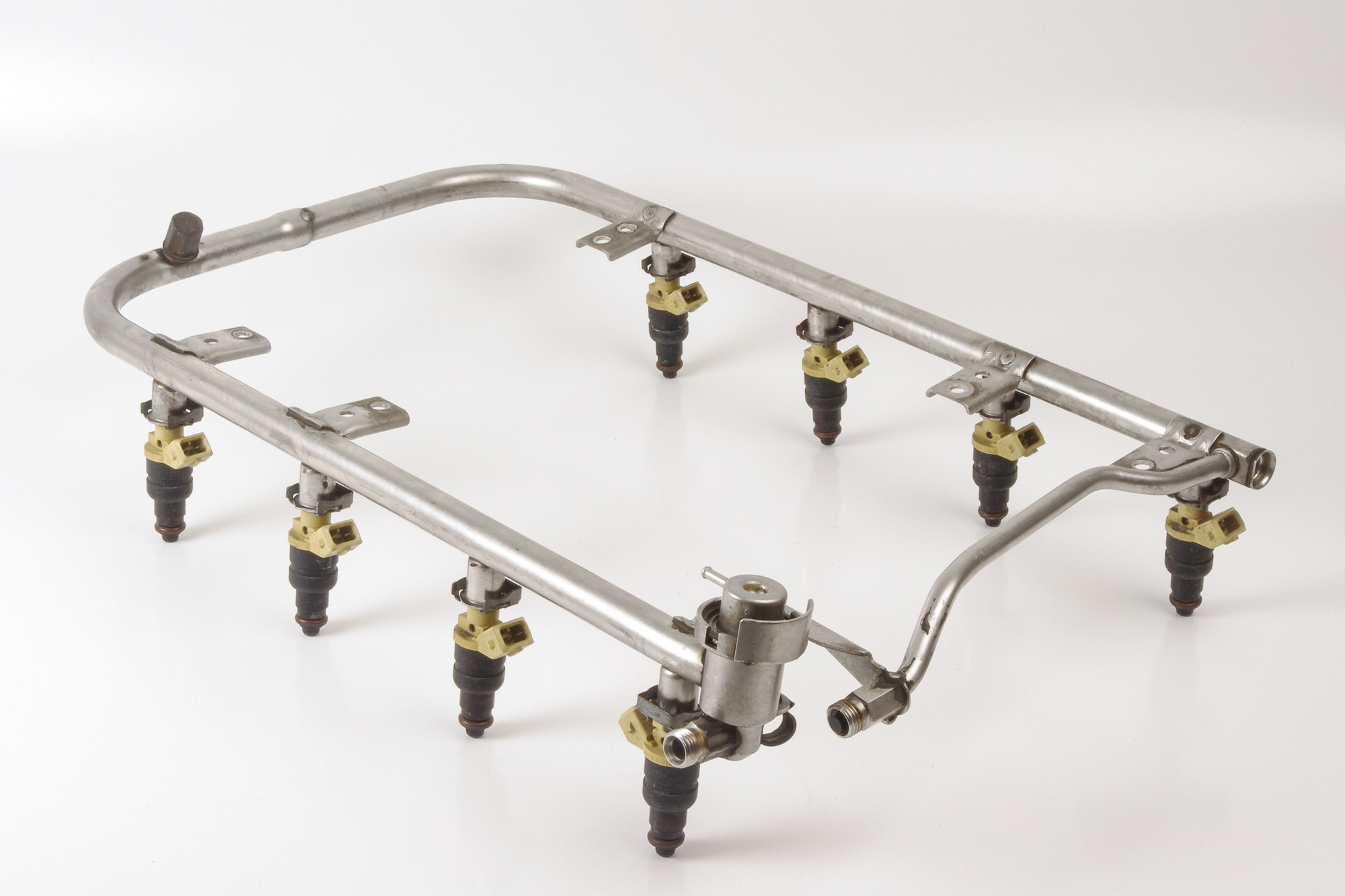 Mercedes 1190700895 Fuel Rail (a) | W124 W210 E R129 SL W140 S