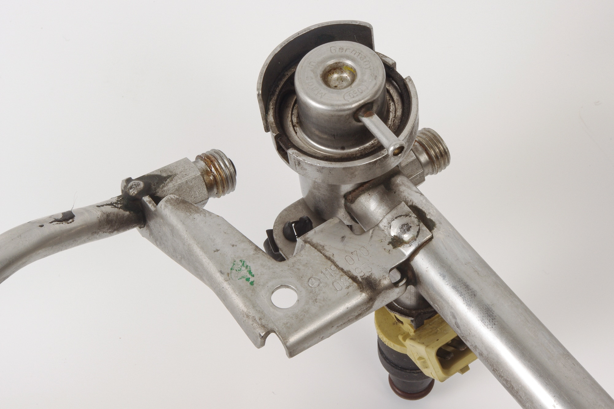 Mercedes 1190700895 Fuel Rail (a) | W124 W210 S210 E R129 SL W140 V140 C140 S