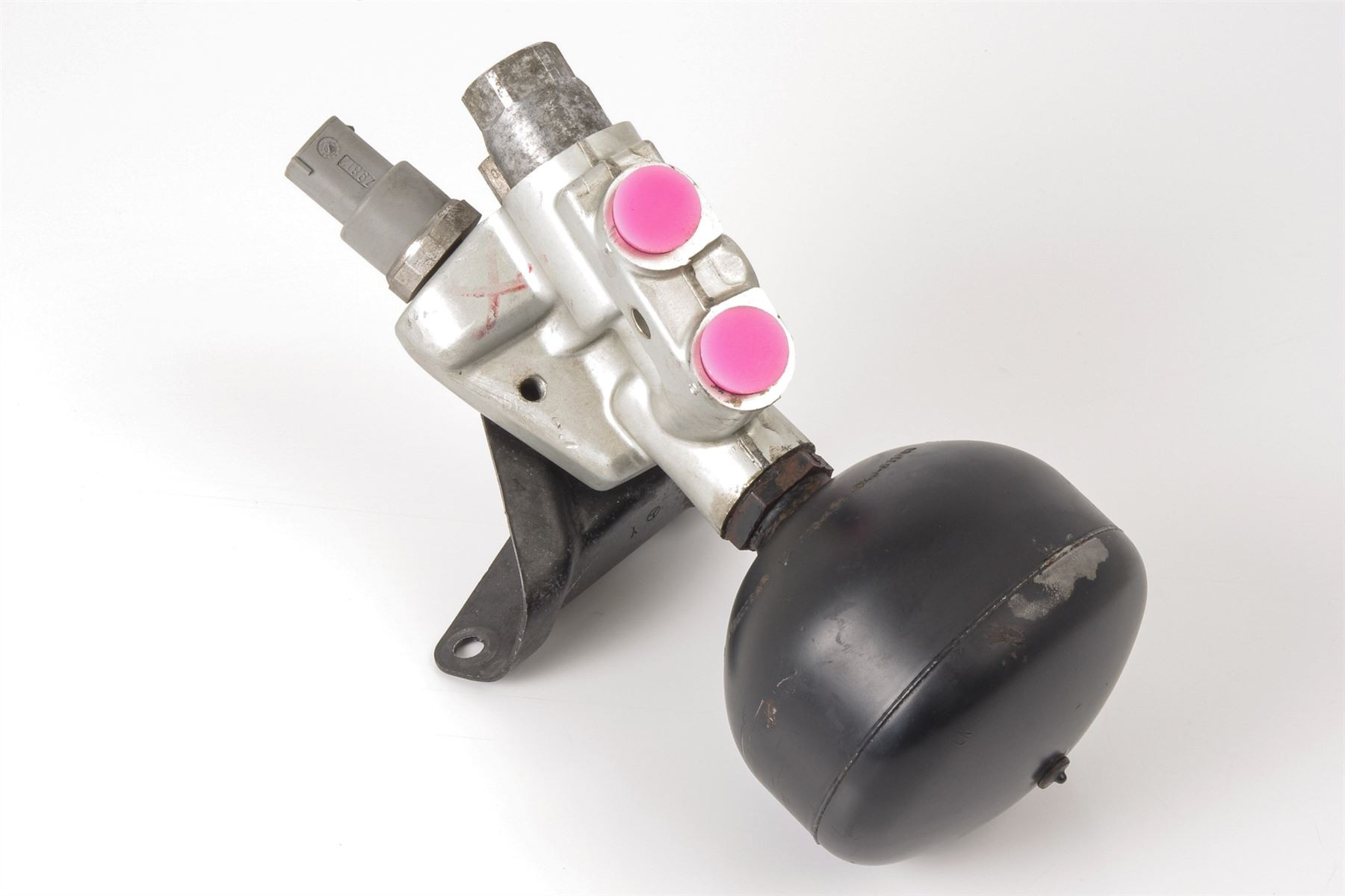 Mercedes 2203200858 ABC Valve Block (a) | C215 CL W220 S R230 SL