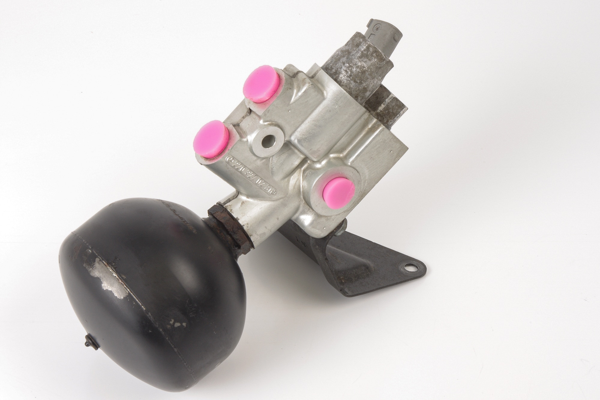 Mercedes 2203200858 ABC Valve Block (a) | C215 CL W220 S R230 SL