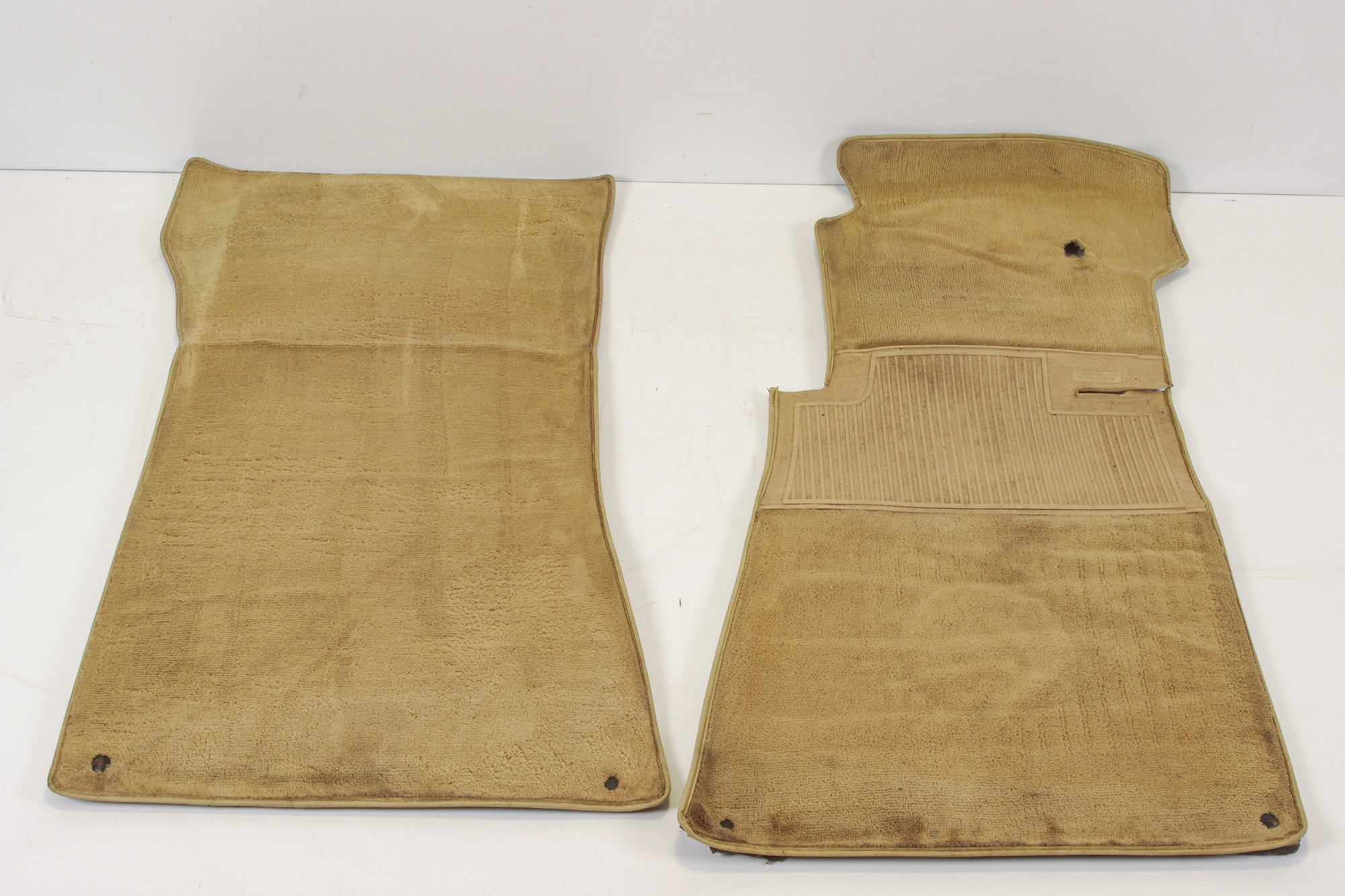 Mercedes 1076840430 Floor Mat Set x4 - Beige | R107 SL