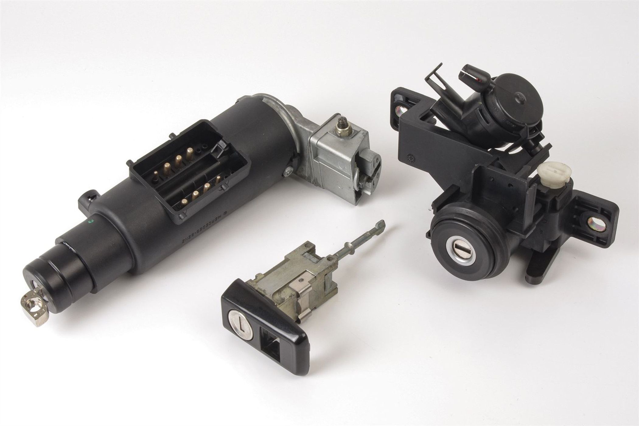 Mercedes 2104620030 Lock Set (a) | R129 SL W140 V140 C140 S W210 S210 E