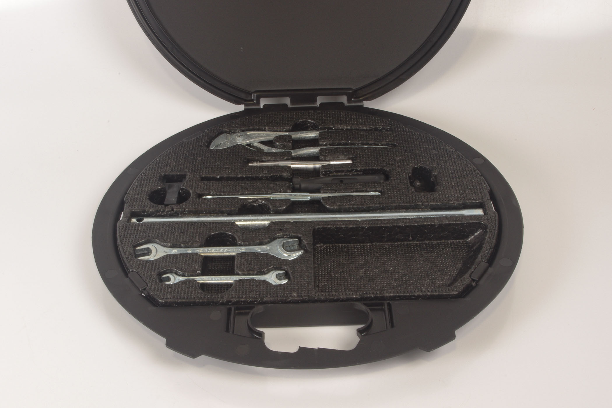Mercedes 1408900111 Tool Kit (a) | W140 V140 C140 S
