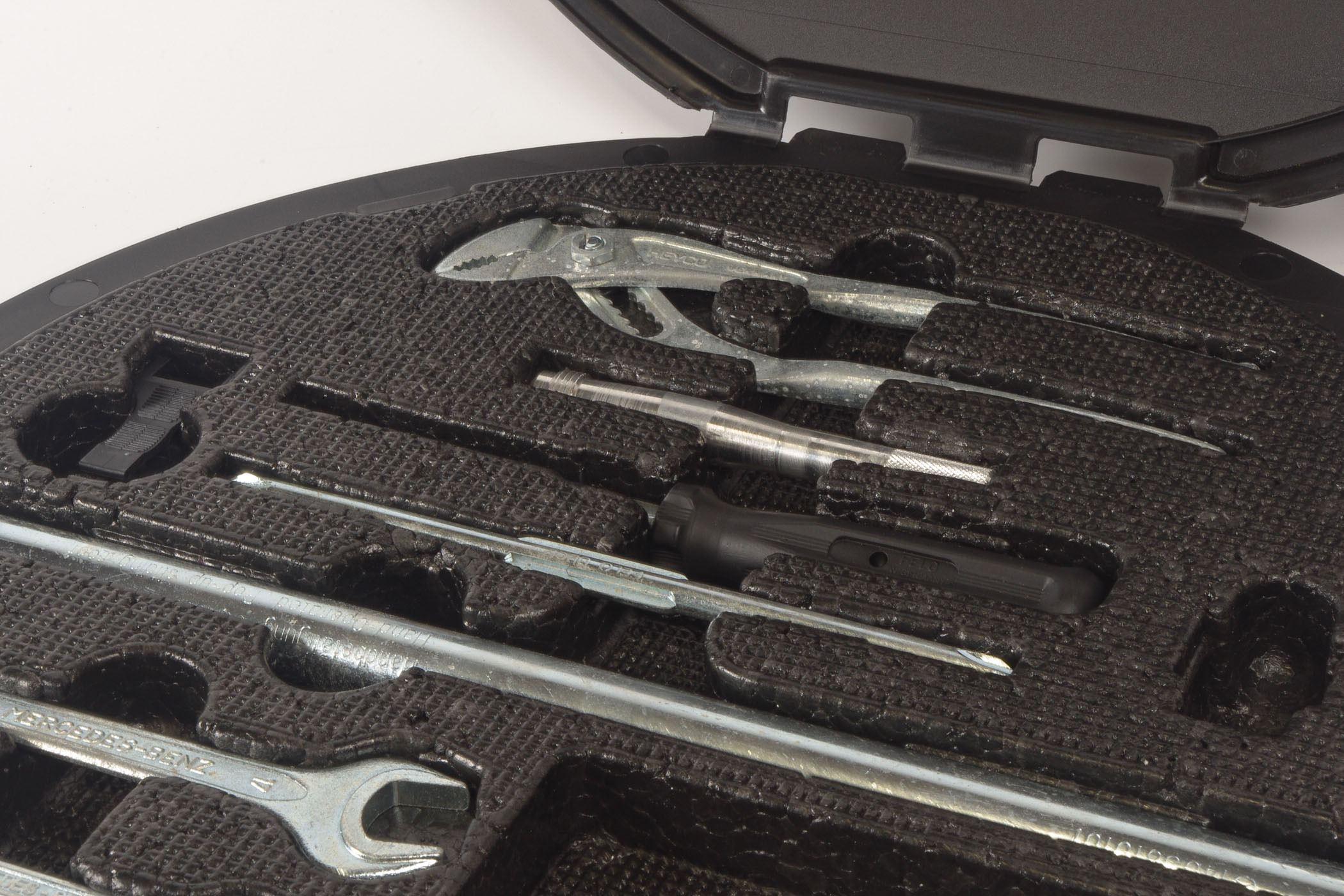 Mercedes 1408900111 Tool Kit (a) | W140 V140 C140 S