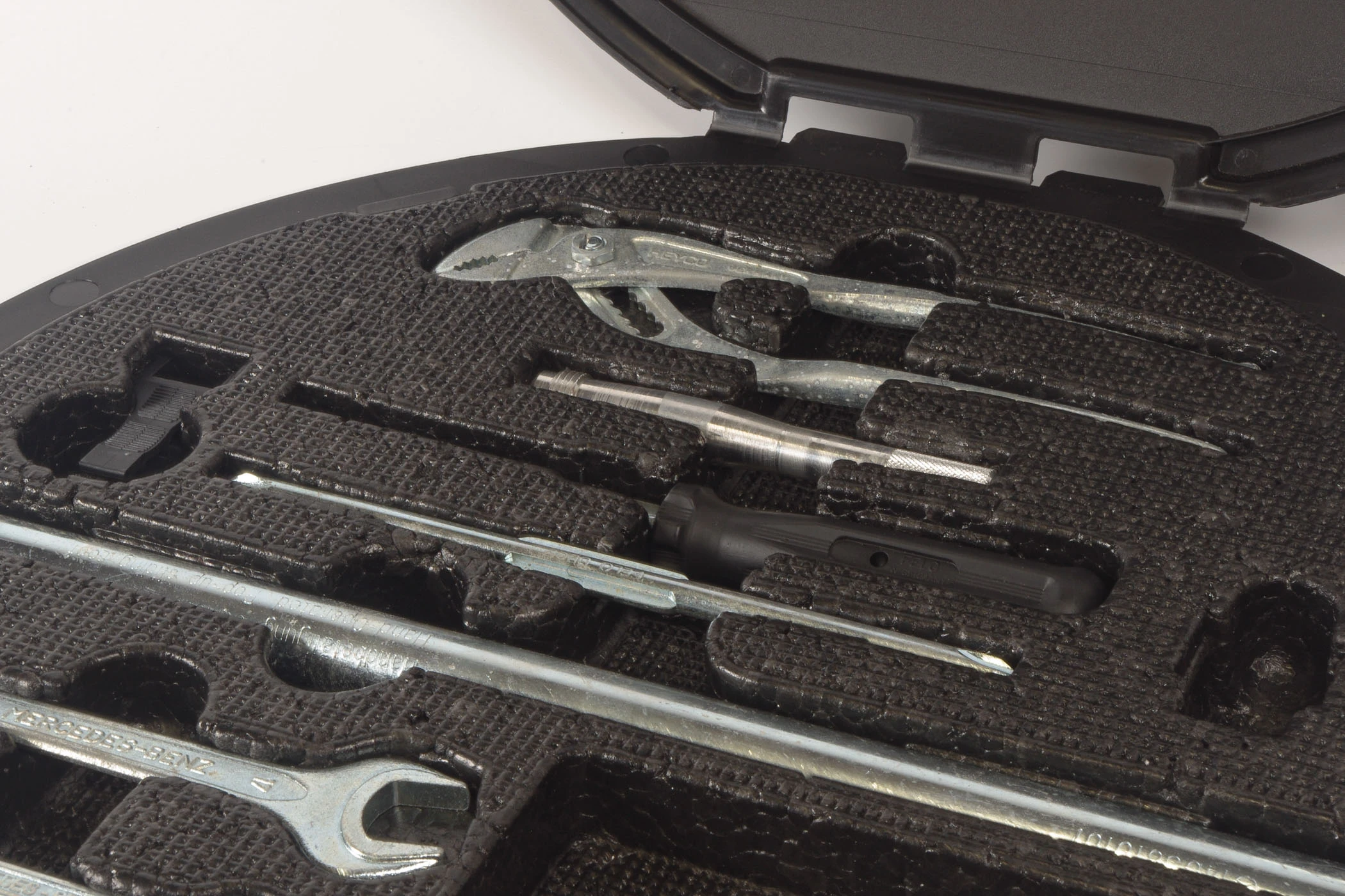 Mercedes 1408900111 Tool Kit (a) | W140 V140 C140 S