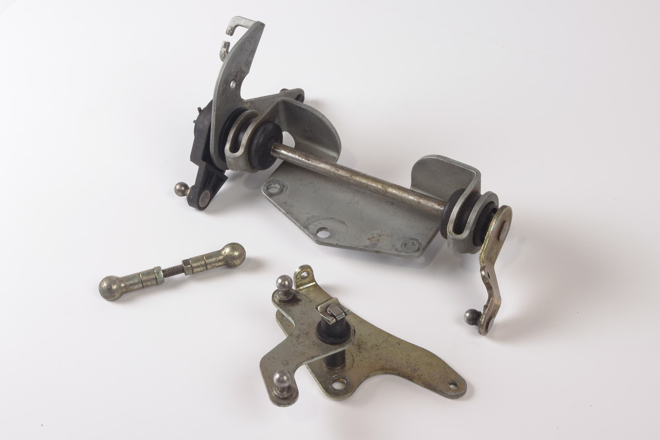 Mercedes 1200701321 Throttle Control Linkage | R129 SL W140 V140 C140 S